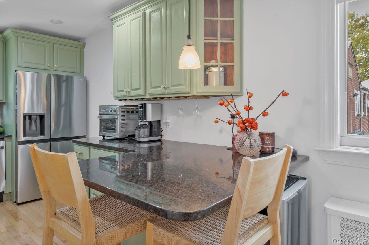 73-20 263rd Street # G, Glen Oaks, NY 11004