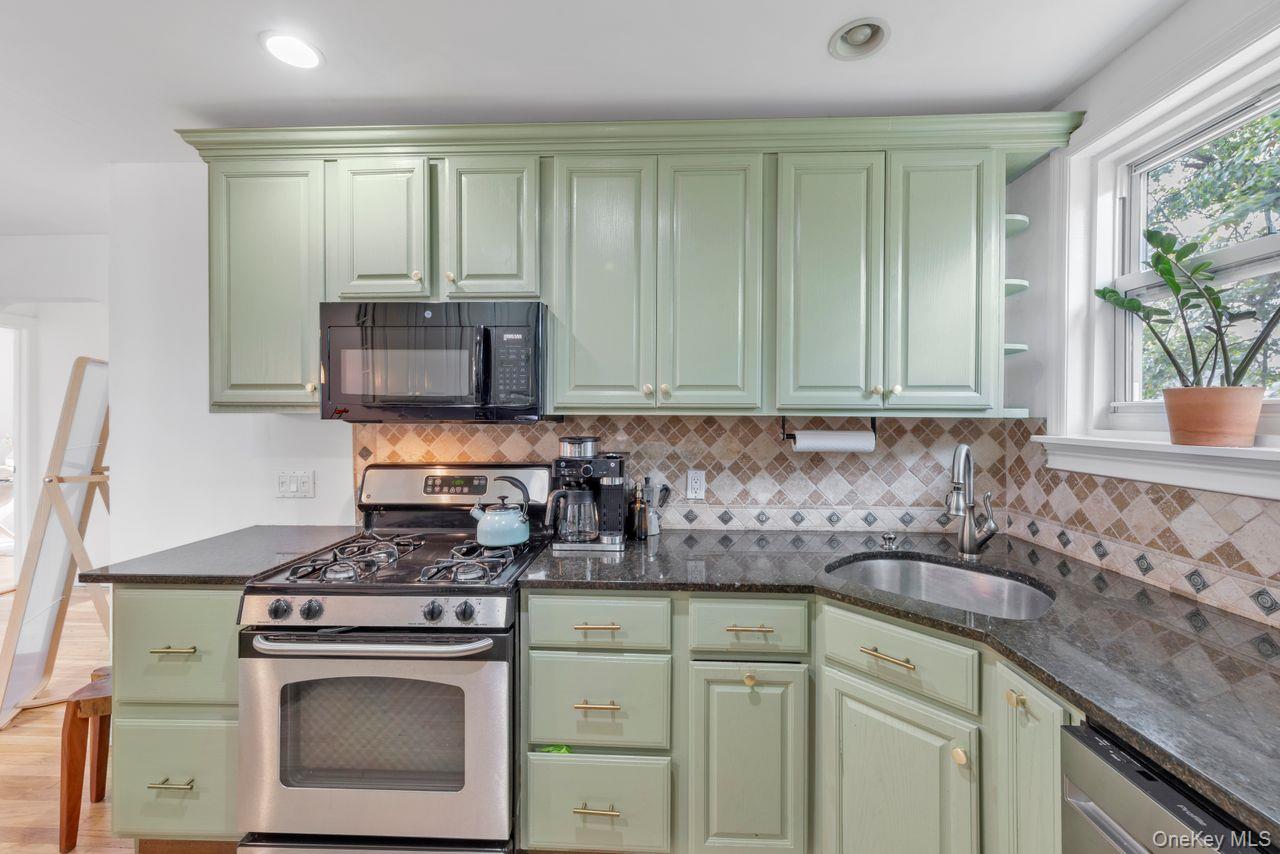 73-20 263rd Street # G, Glen Oaks, NY 11004