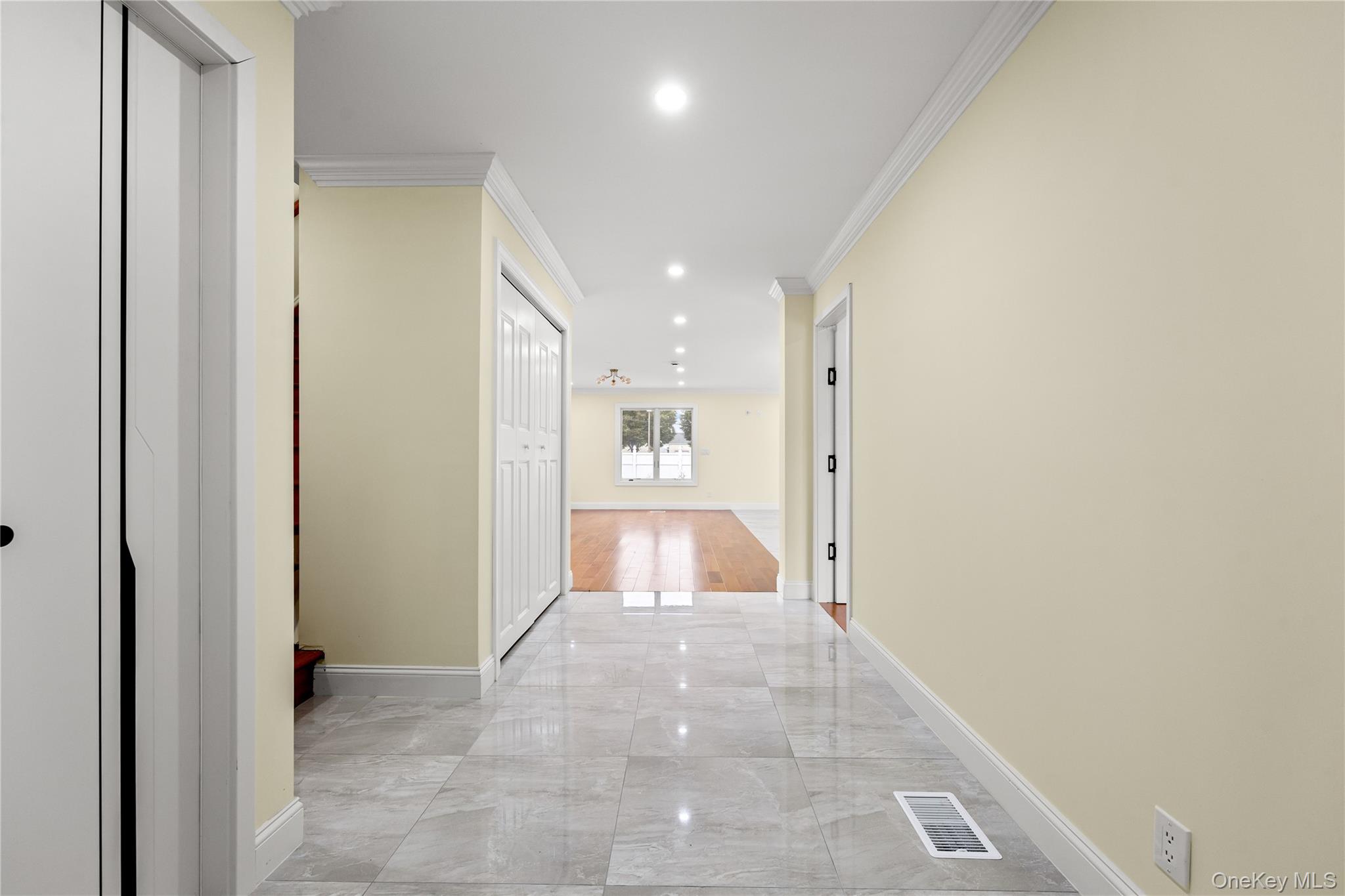 4 S 11th Street, New Hyde Park, NY 11040