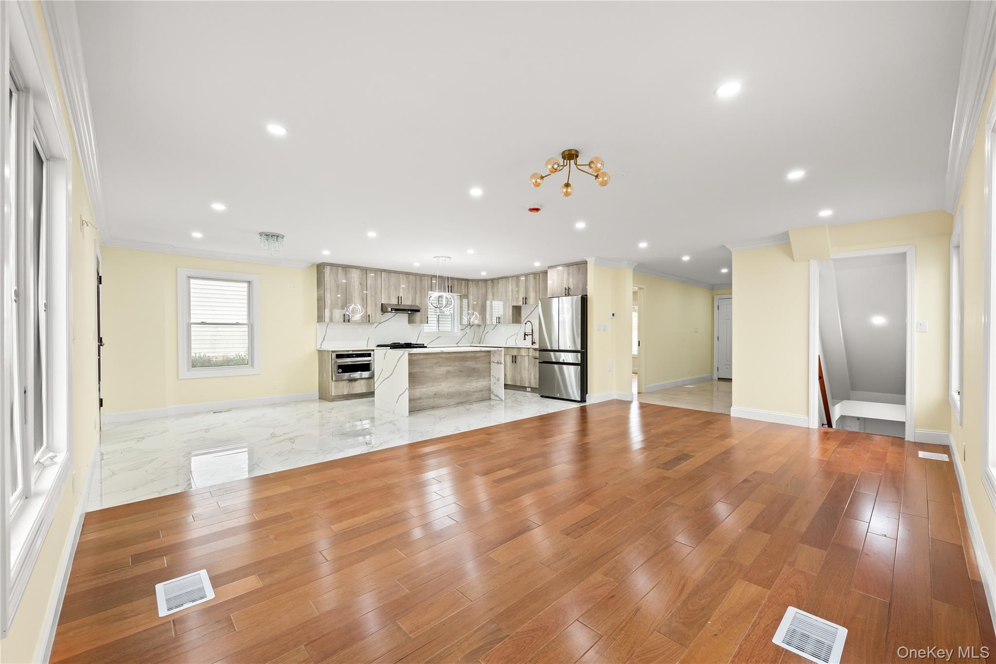 4 S 11th Street, New Hyde Park, NY 11040