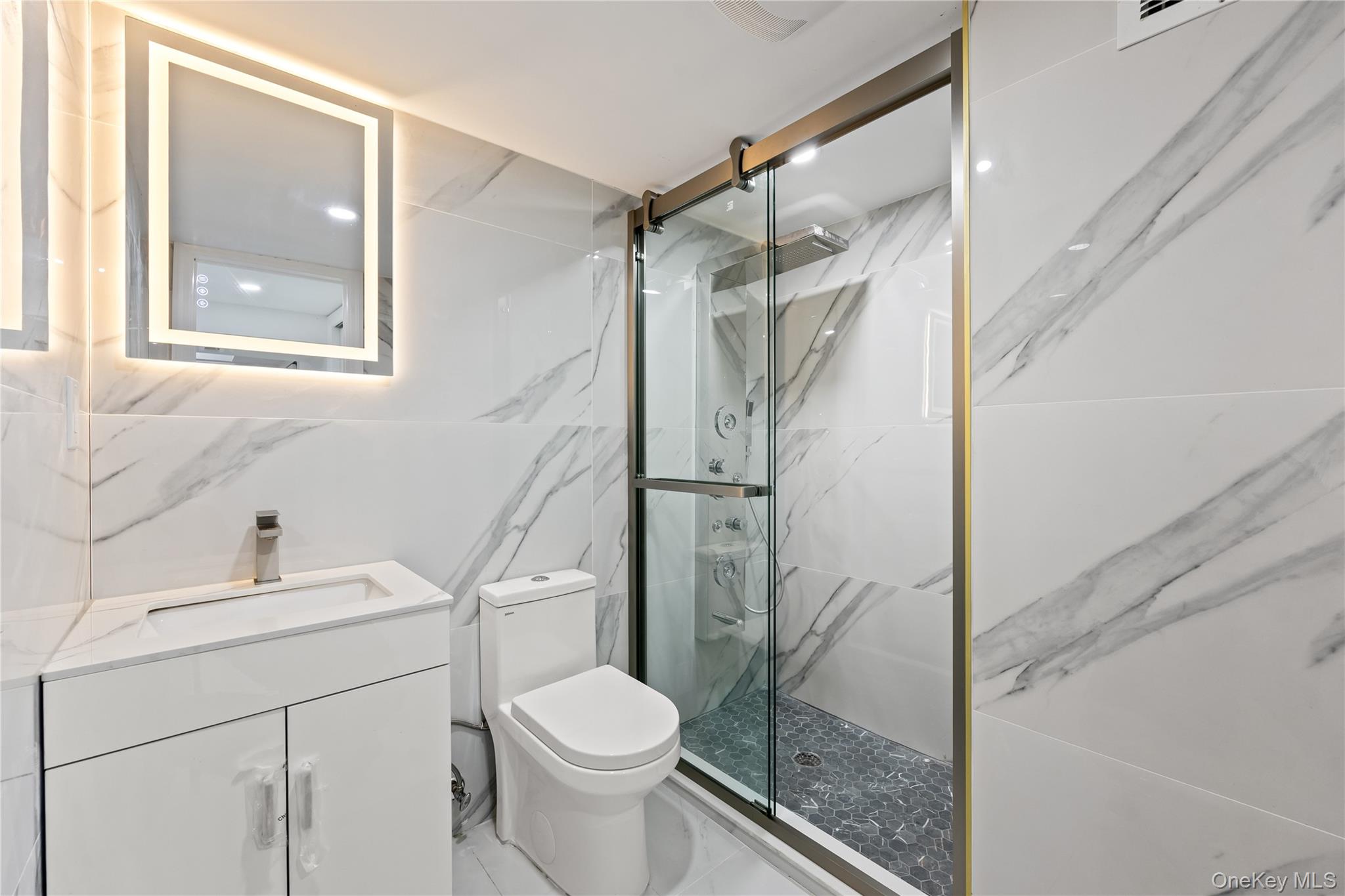 4 S 11th Street, New Hyde Park, NY 11040