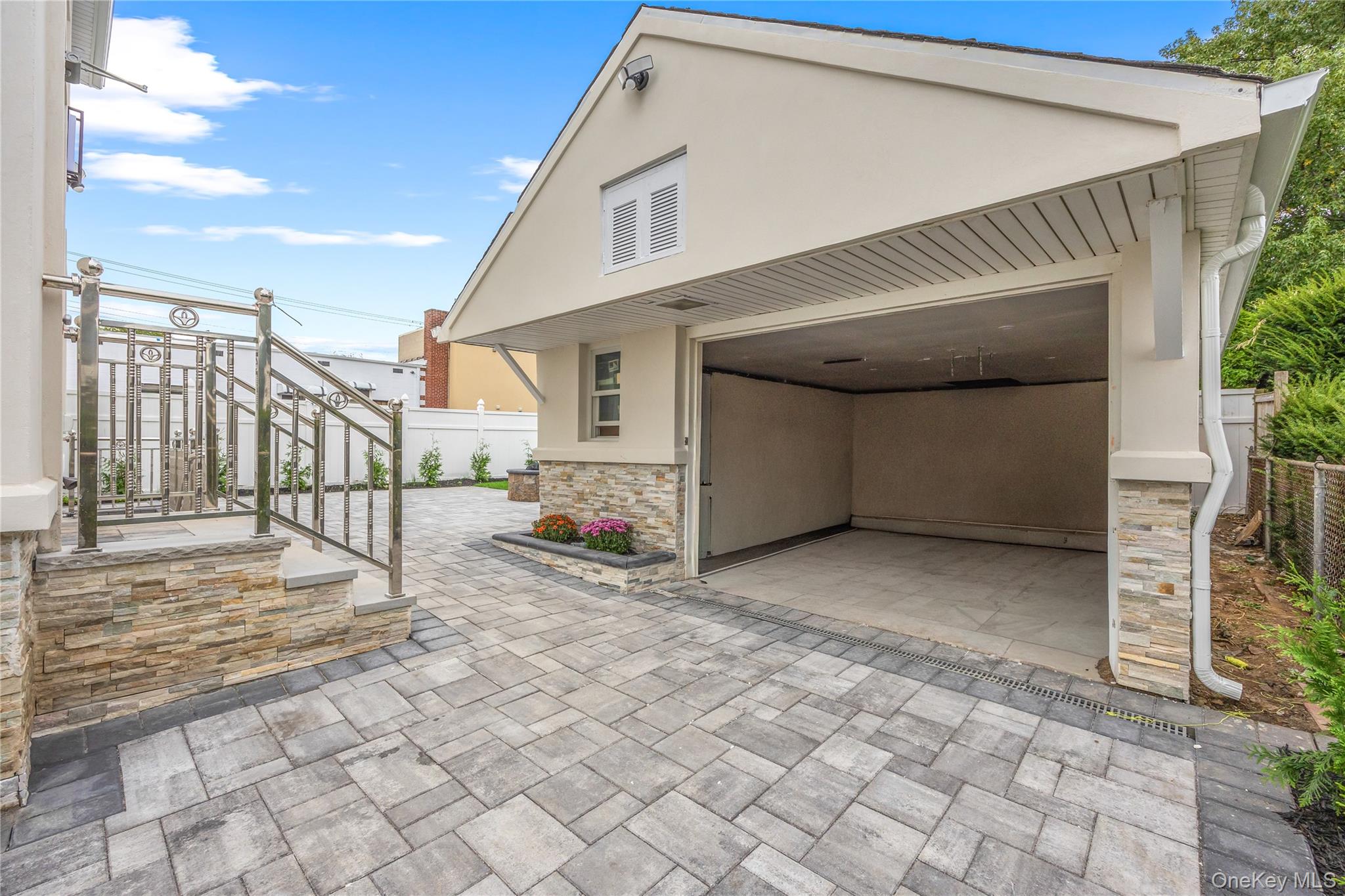 4 S 11th Street, New Hyde Park, NY 11040