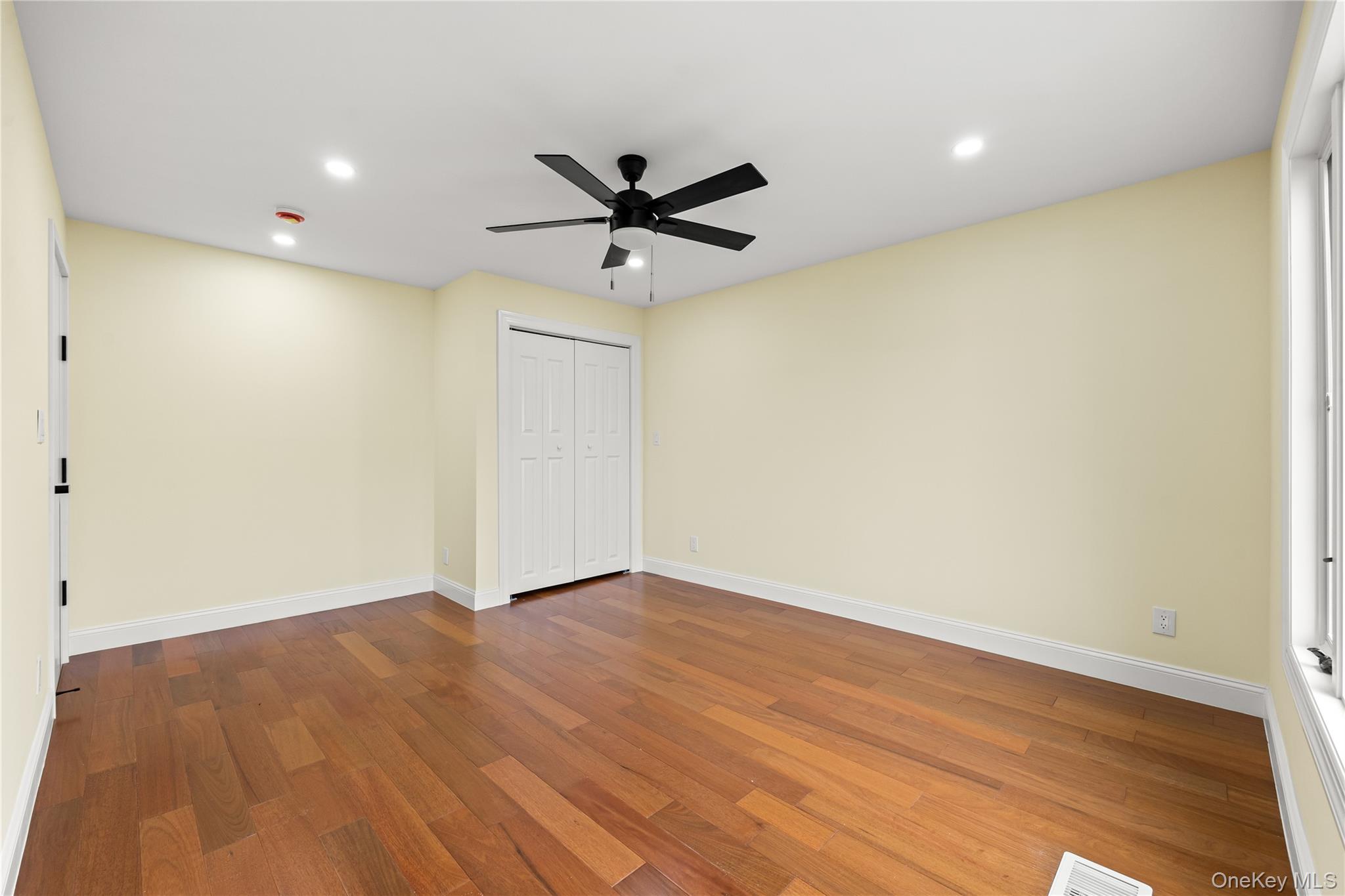 4 S 11th Street, New Hyde Park, NY 11040