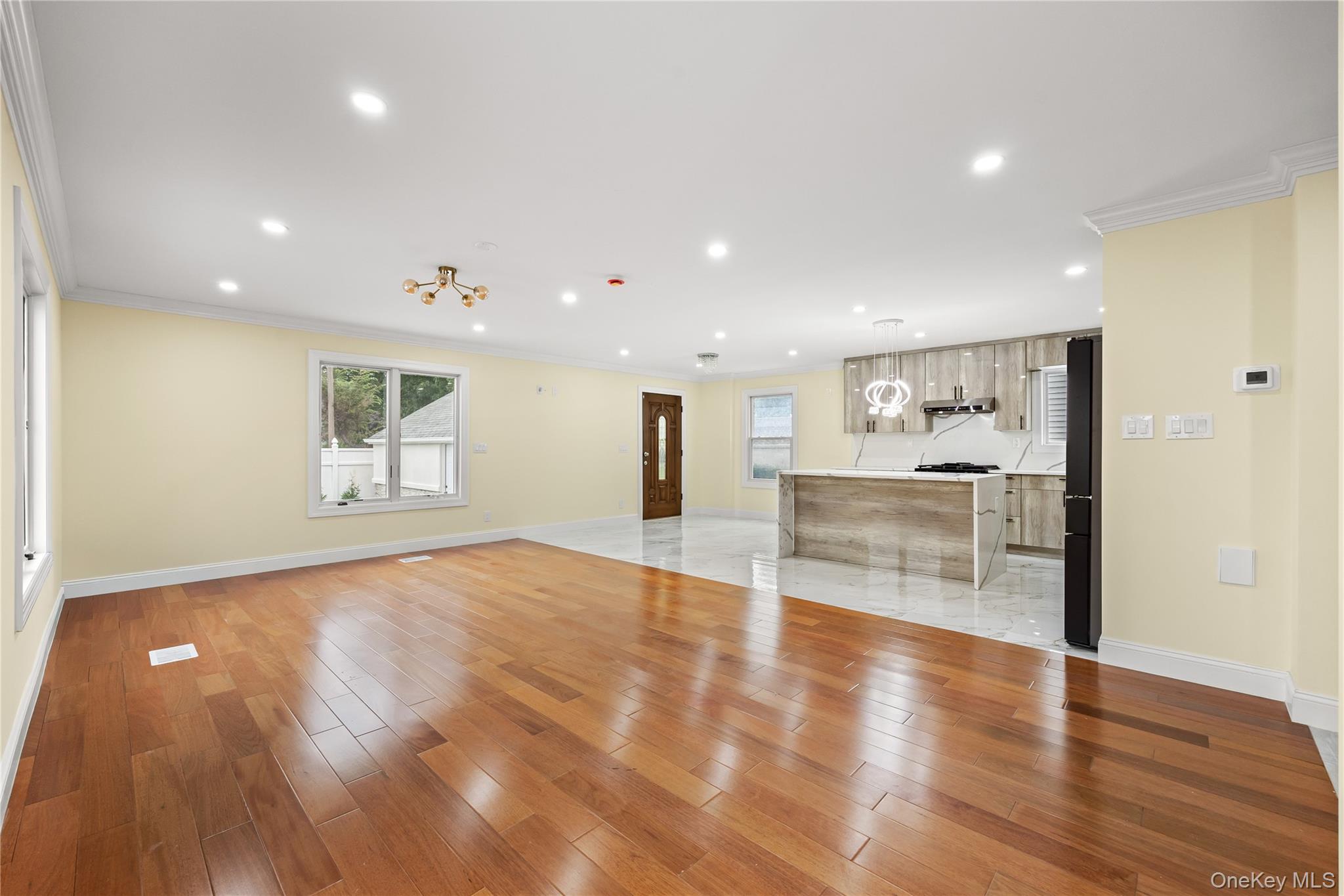 4 S 11th Street, New Hyde Park, NY 11040