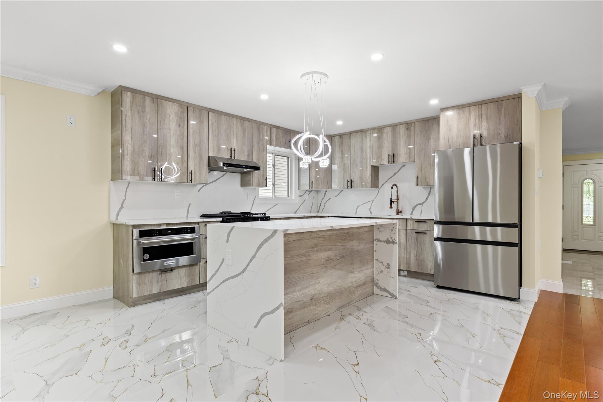 4 S 11th Street, New Hyde Park, NY 11040