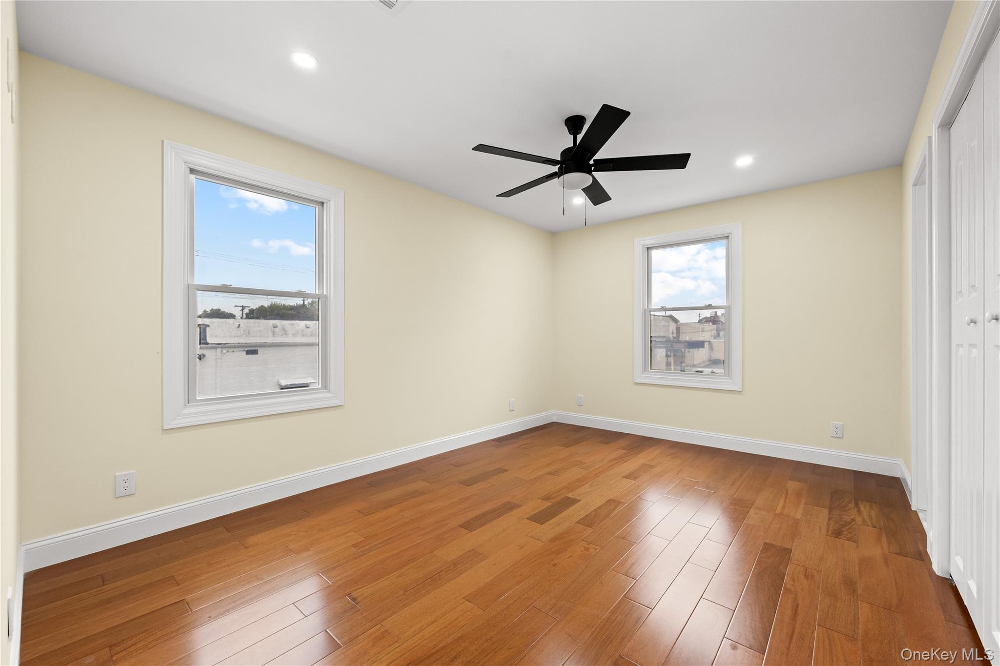 4 S 11th Street, New Hyde Park, NY 11040