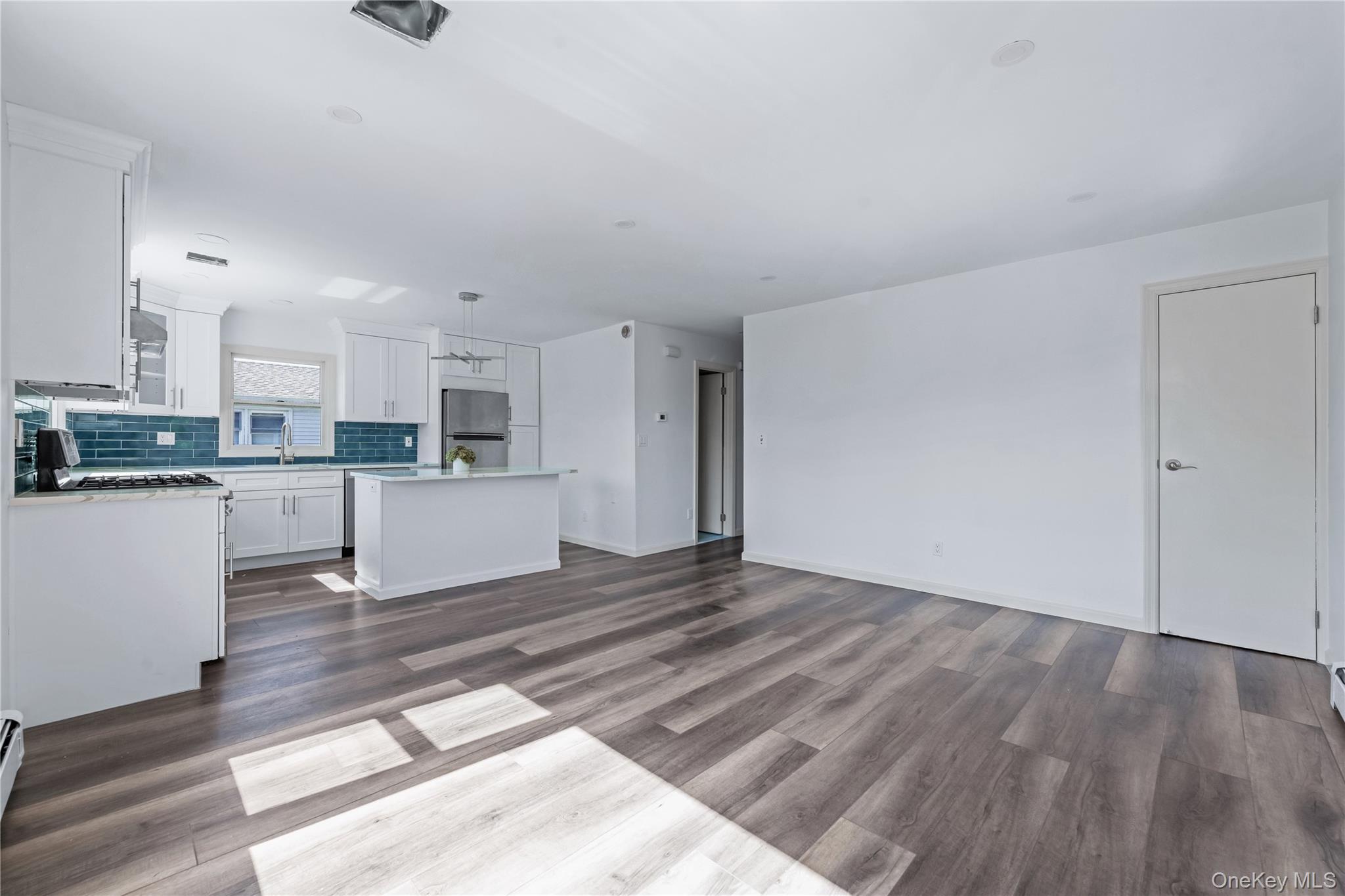 1 Pequot Avenue # 2, Port Washington, NY 11050