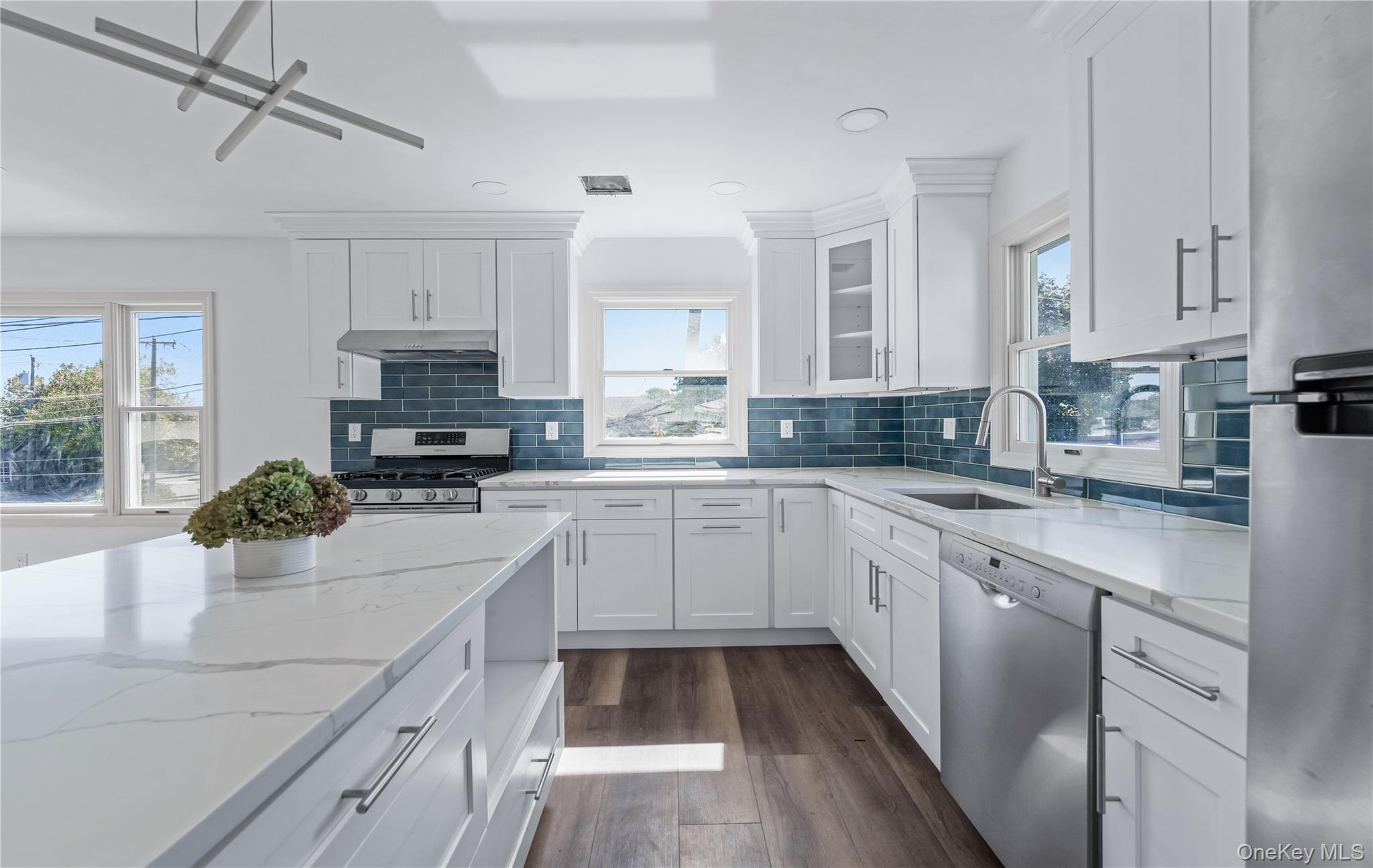 1 Pequot Avenue # 2, Port Washington, NY 11050