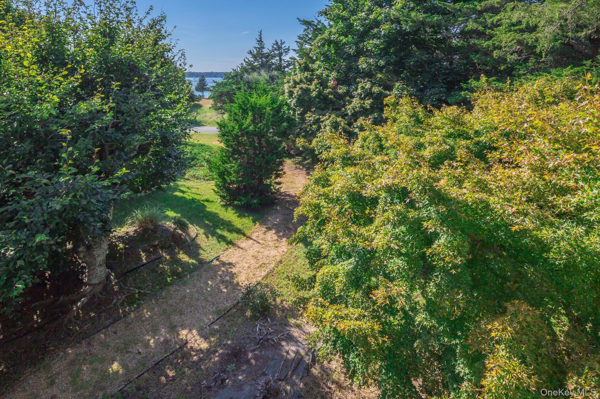 41 Squaw Road, Springs, NY 11937