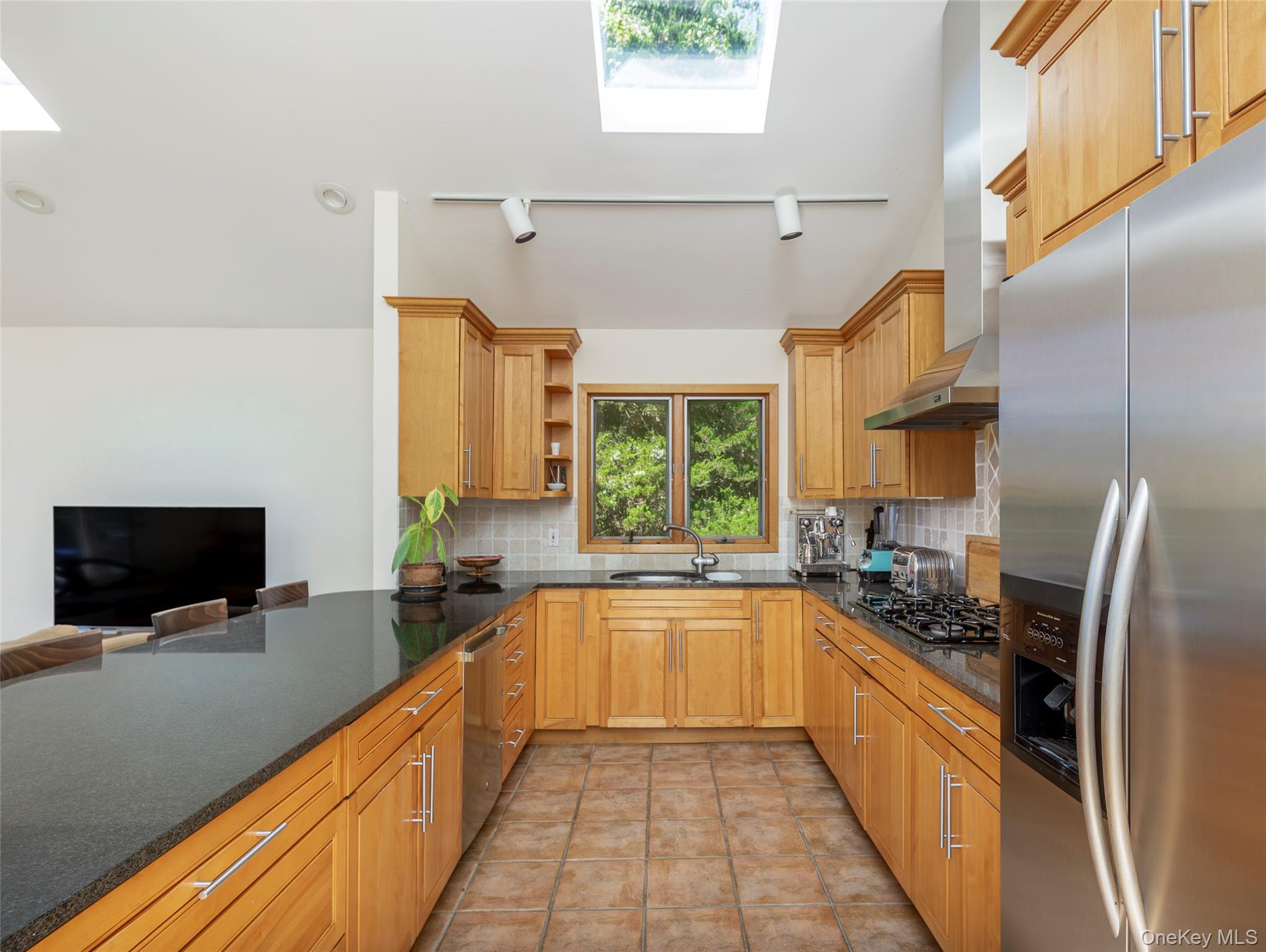 41 Squaw Road, Springs, NY 11937