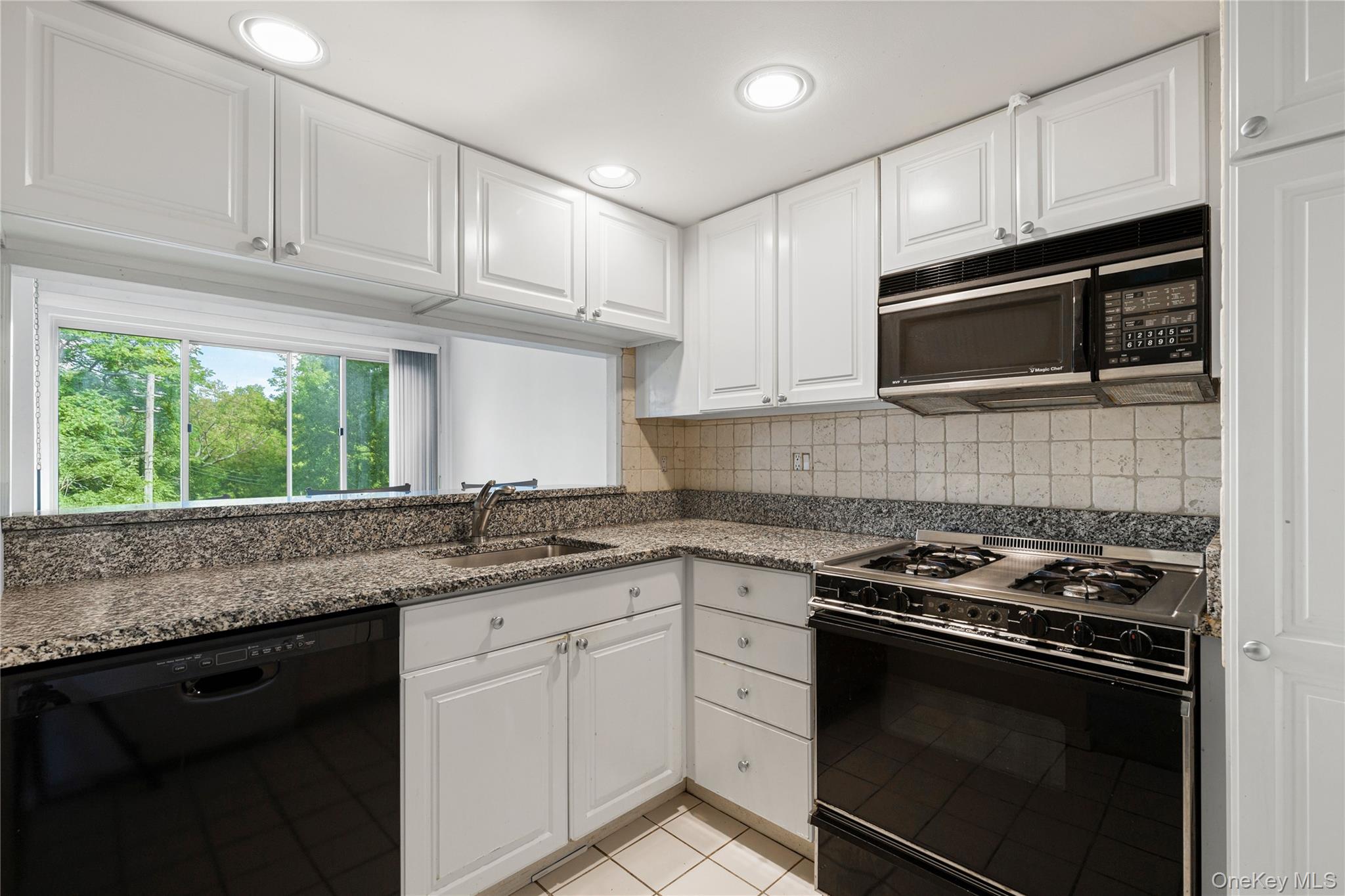 10 Stewart Place # 2AW, White Plains, NY 10603