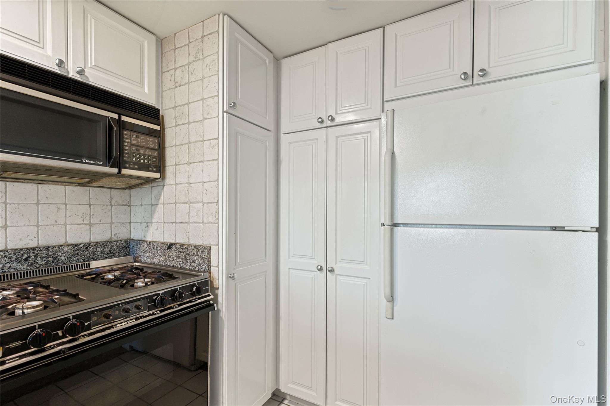 10 Stewart Place # 2AW, White Plains, NY 10603