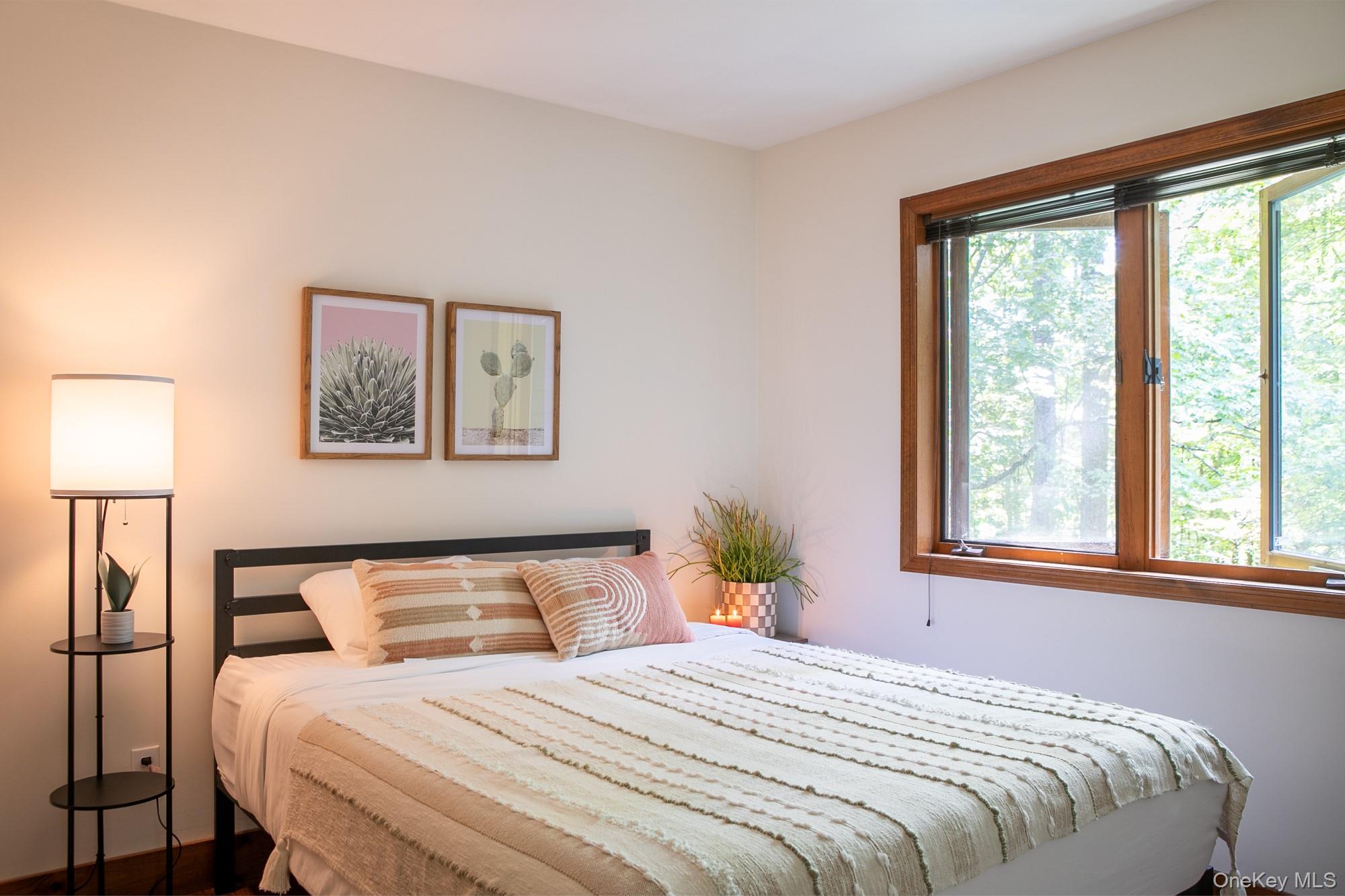 2 Romney Way, Stone Ridge, NY 12419