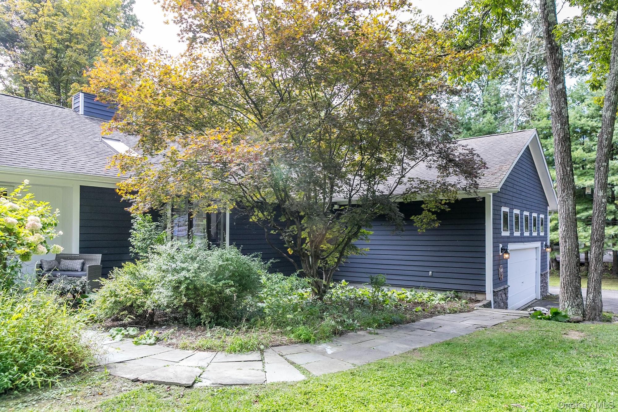 2 Romney Way, Stone Ridge, NY 12419