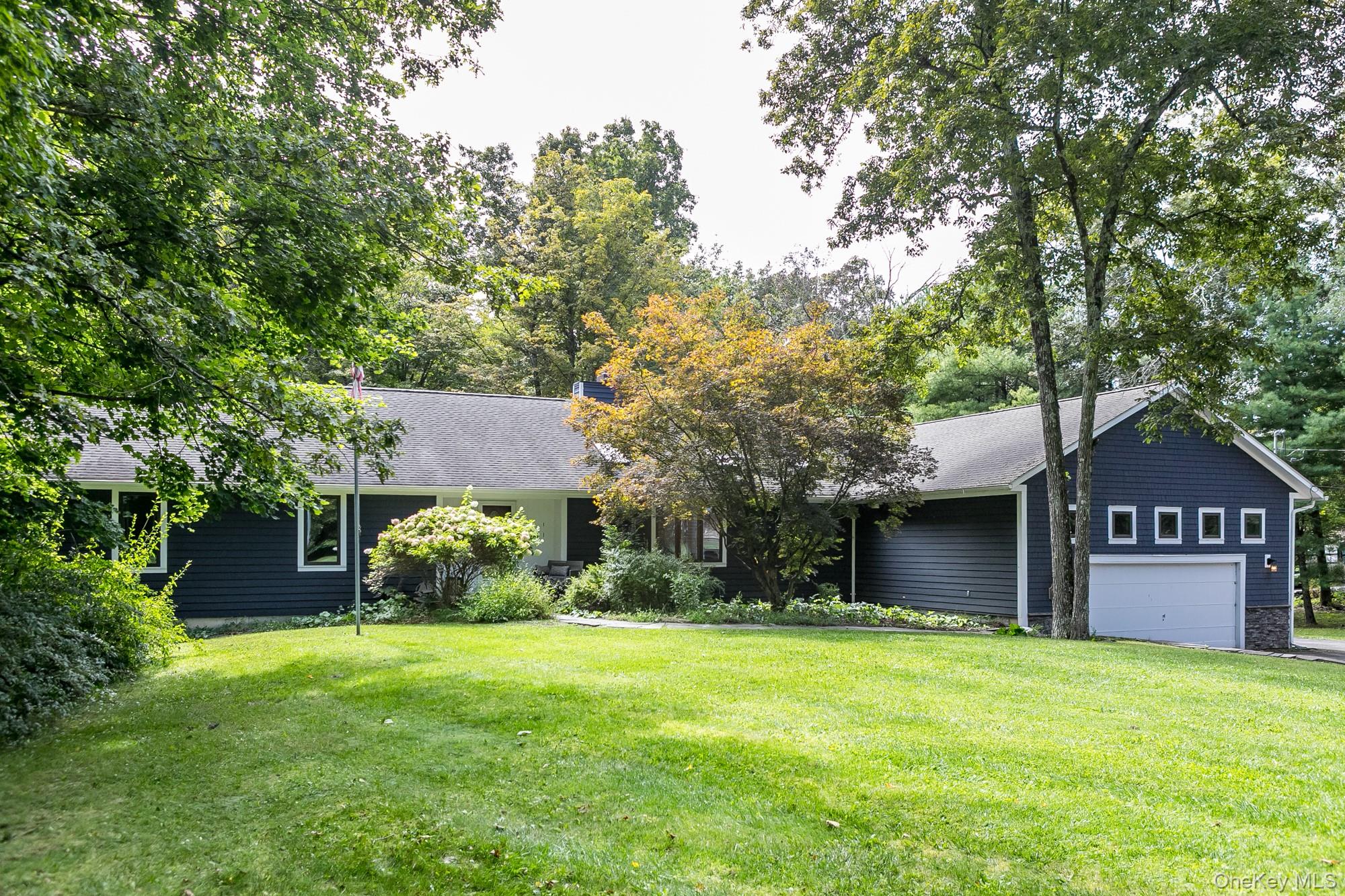 2 Romney Way, Stone Ridge, NY 12419