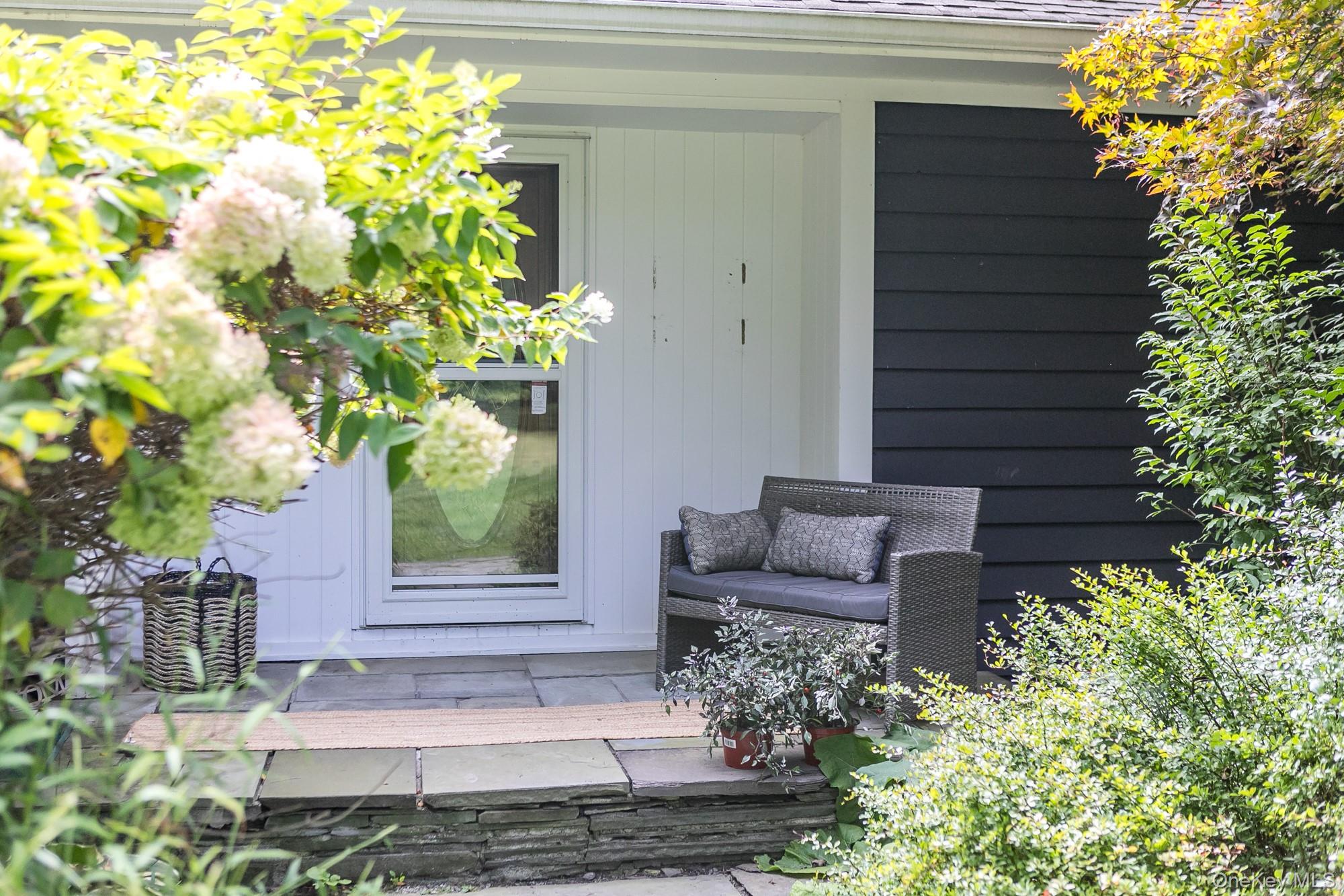 2 Romney Way, Stone Ridge, NY 12419