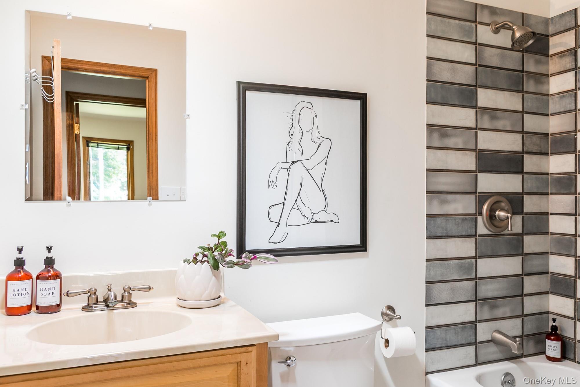 2 Romney Way, Stone Ridge, NY 12419