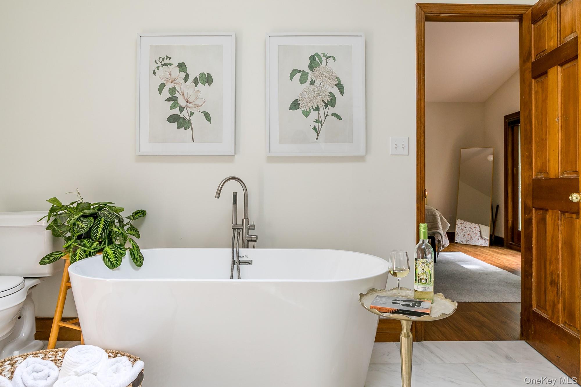 2 Romney Way, Stone Ridge, NY 12419