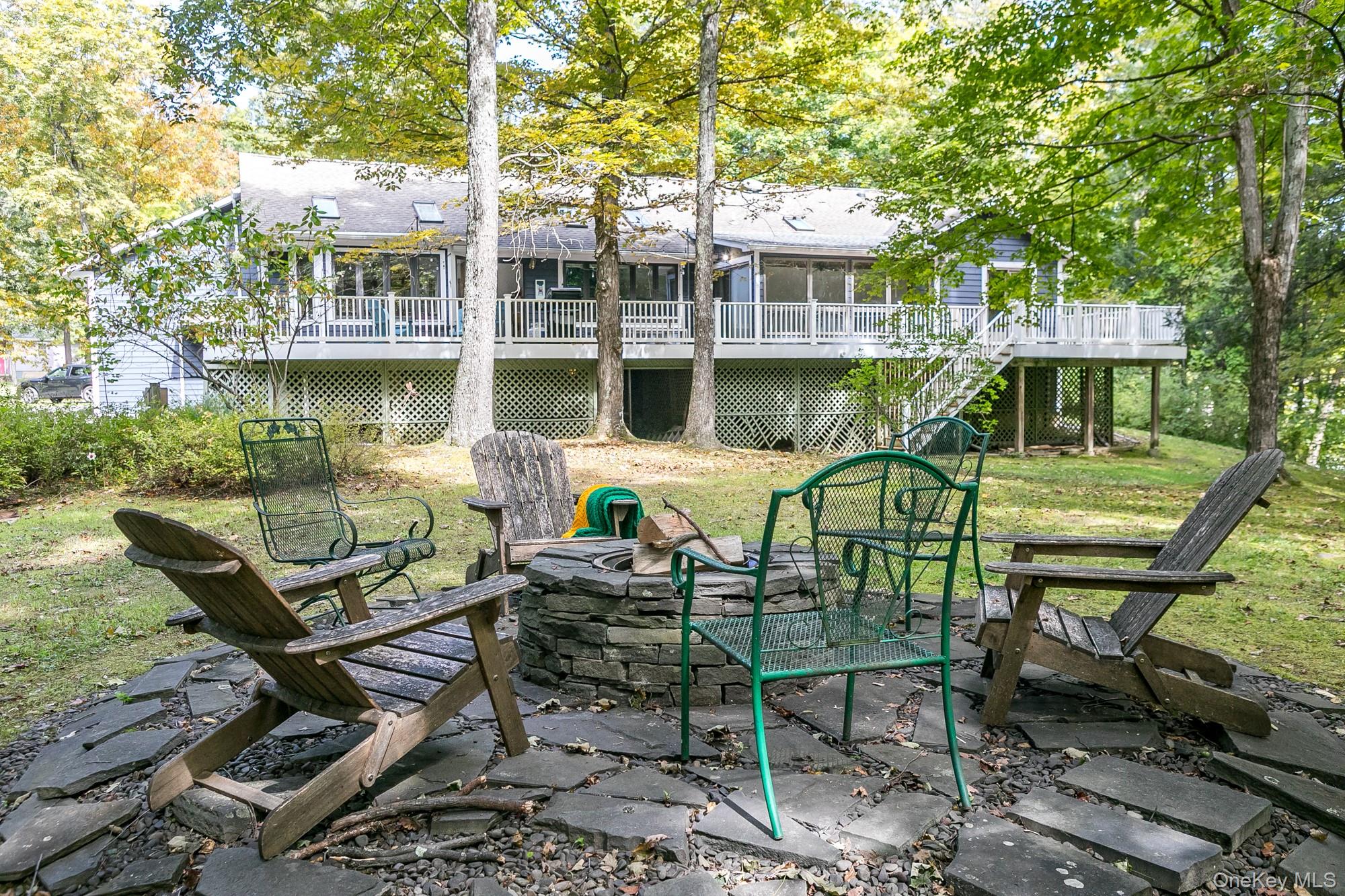 2 Romney Way, Stone Ridge, NY 12419