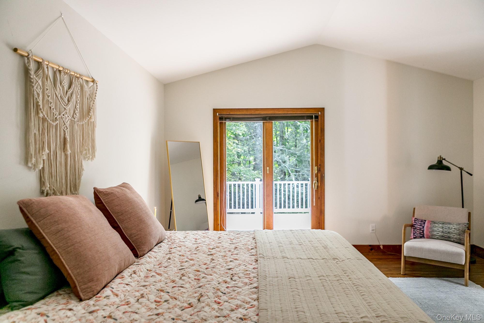 2 Romney Way, Stone Ridge, NY 12419