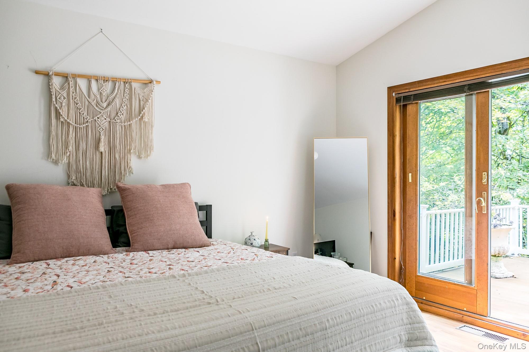 2 Romney Way, Stone Ridge, NY 12419