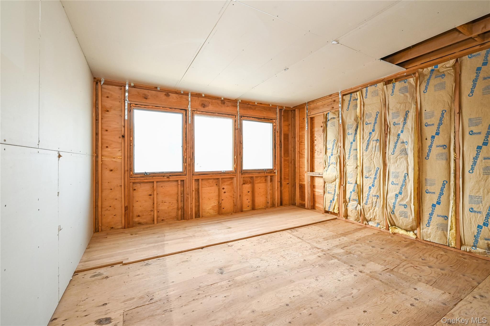 52 Kuhl Avenue, Hicksville, NY 11801