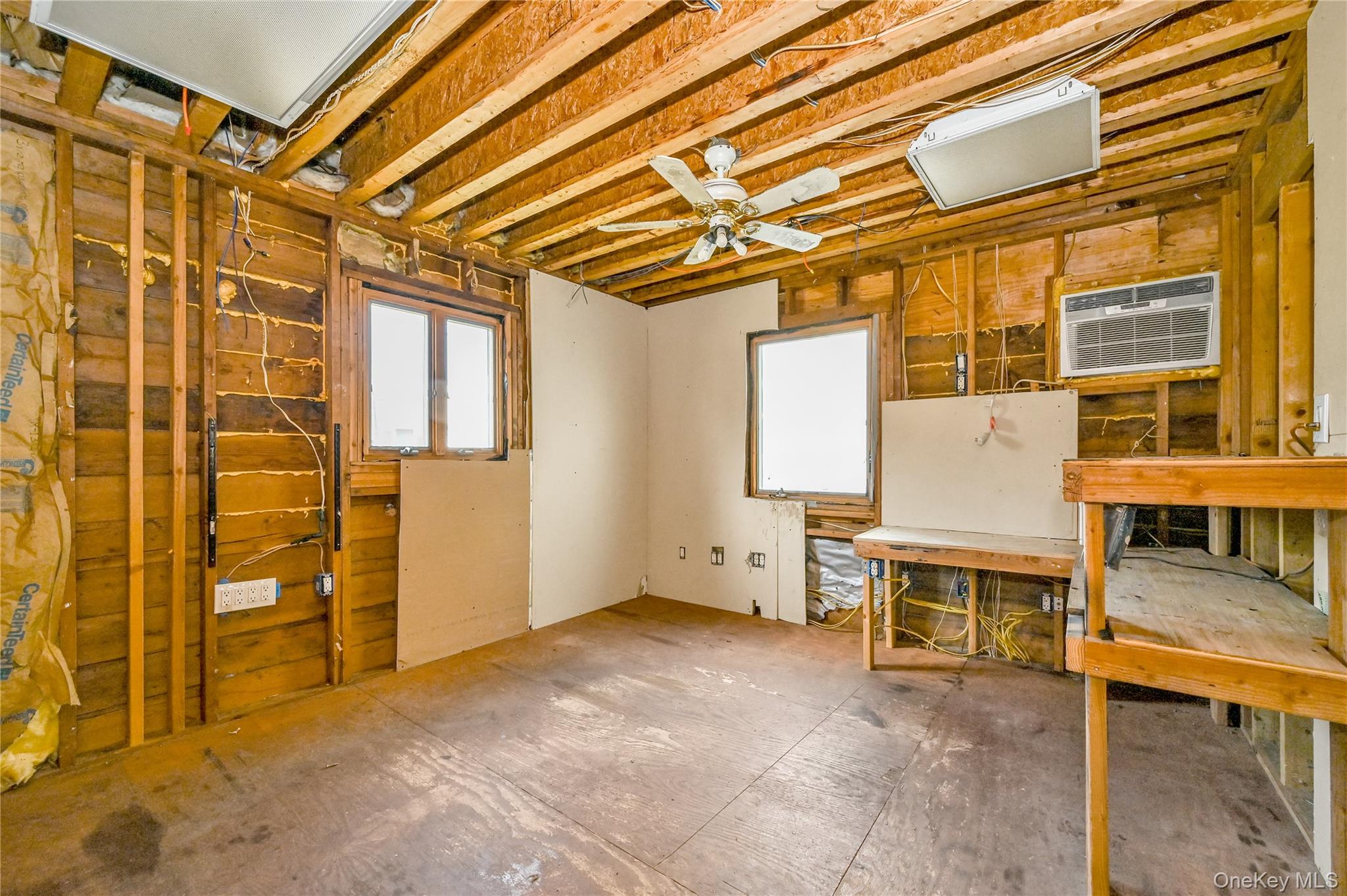 52 Kuhl Avenue, Hicksville, NY 11801