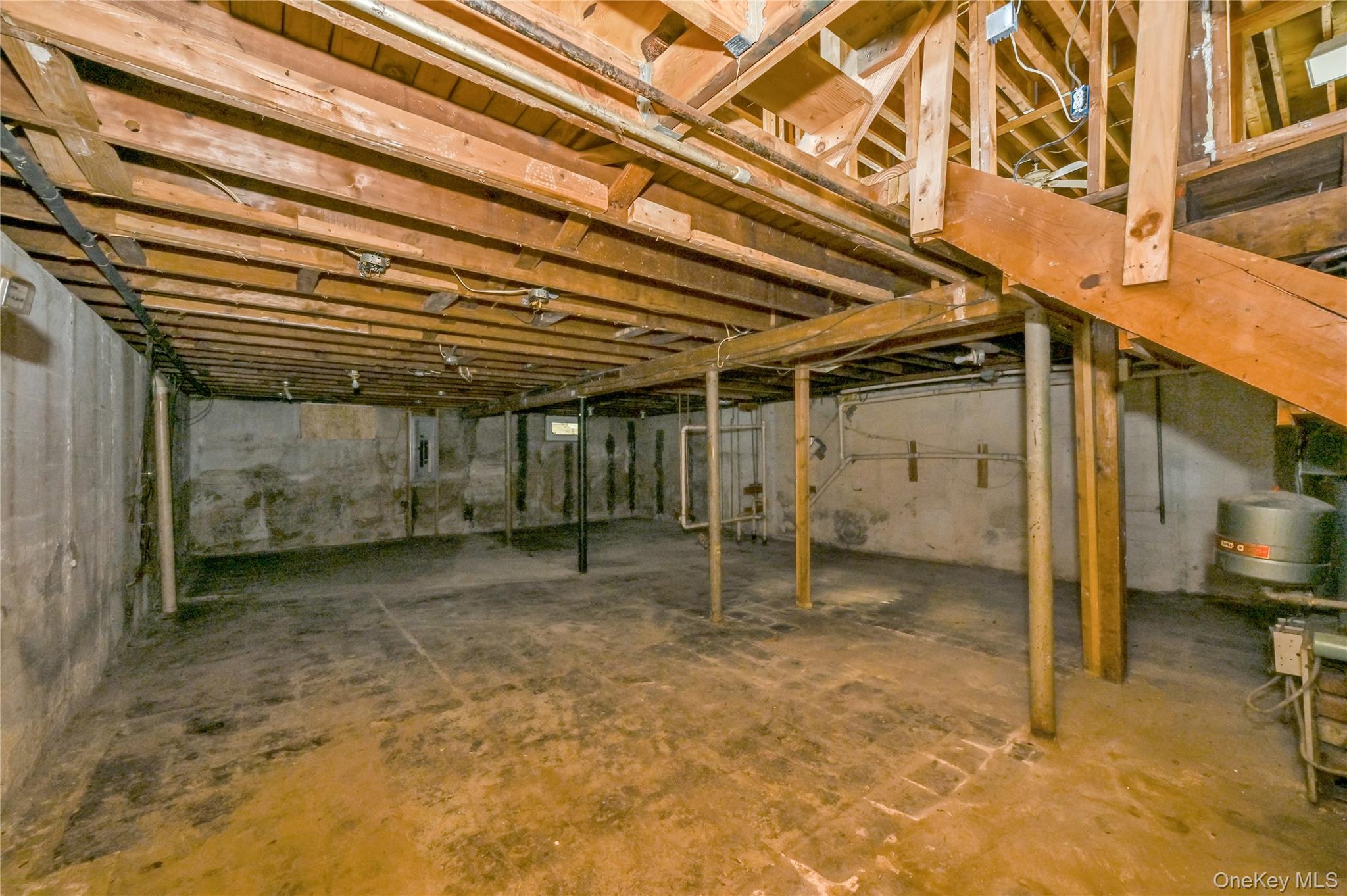 52 Kuhl Avenue, Hicksville, NY 11801