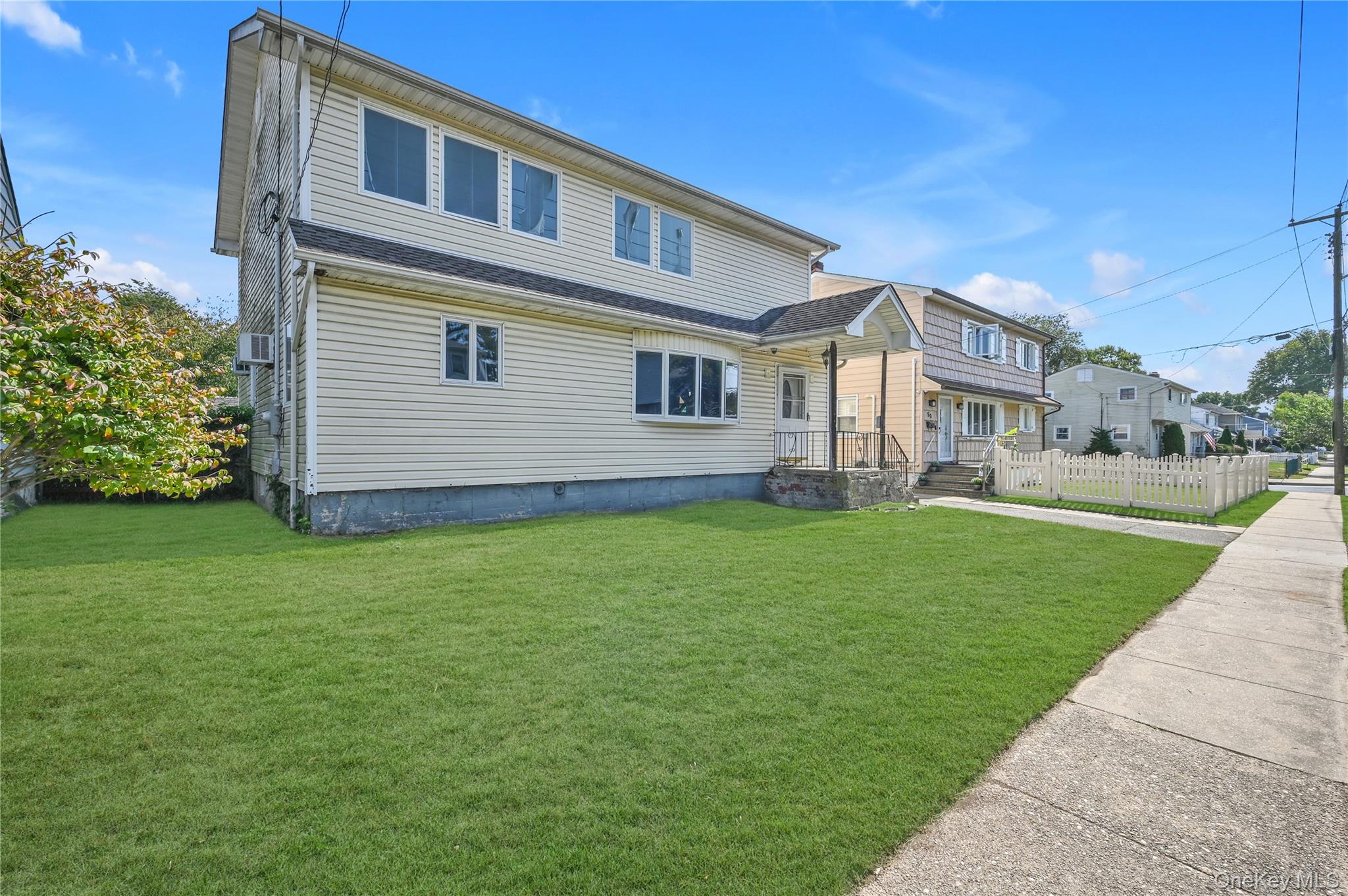 52 Kuhl Avenue, Hicksville, NY 11801