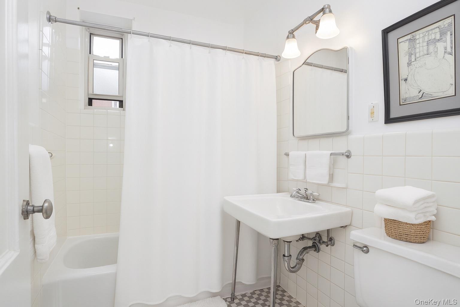 1 Midland Gardens # 4A, Bronxville, NY 10708