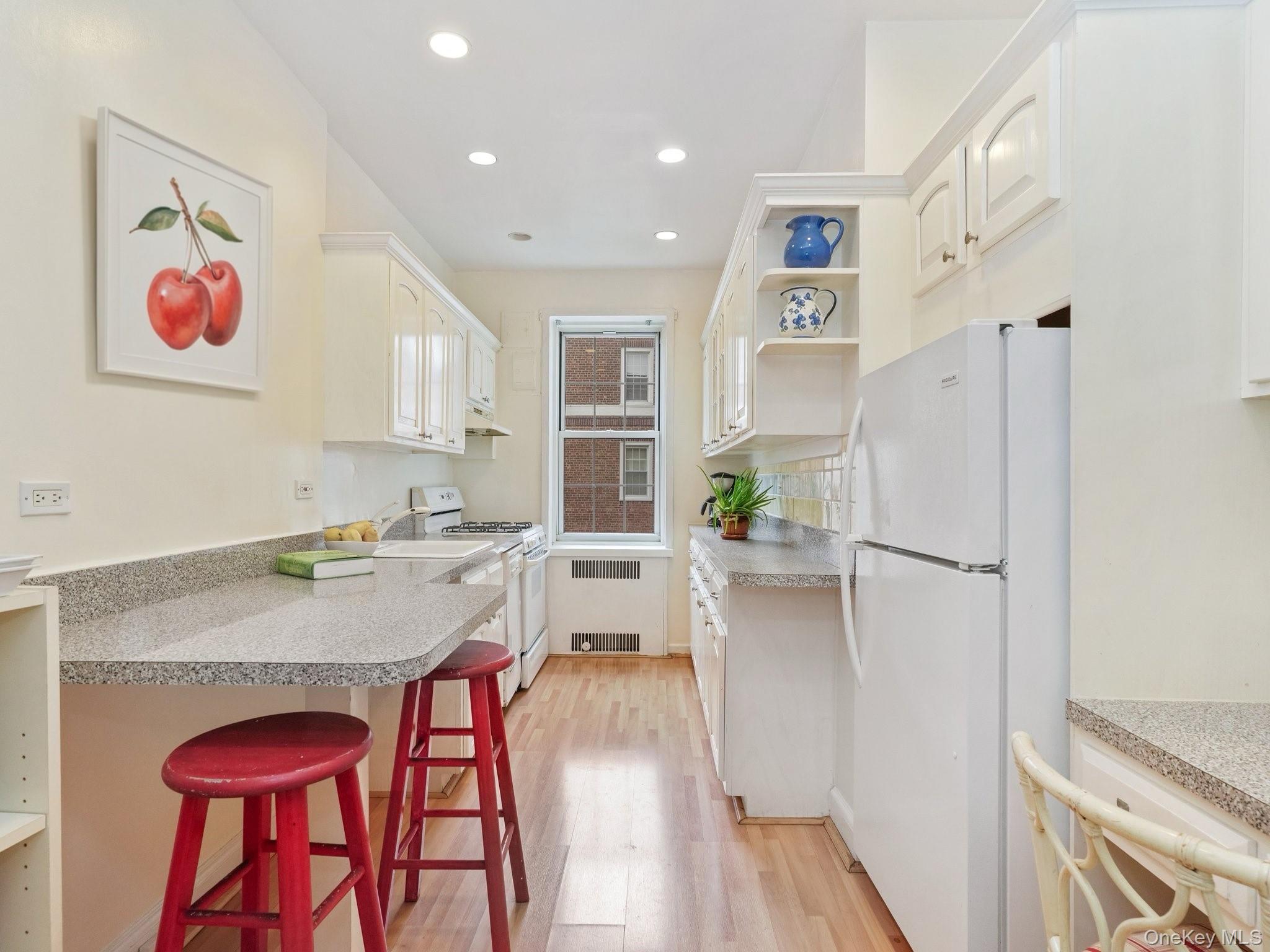 1 Midland Gardens # 4A, Bronxville, NY 10708