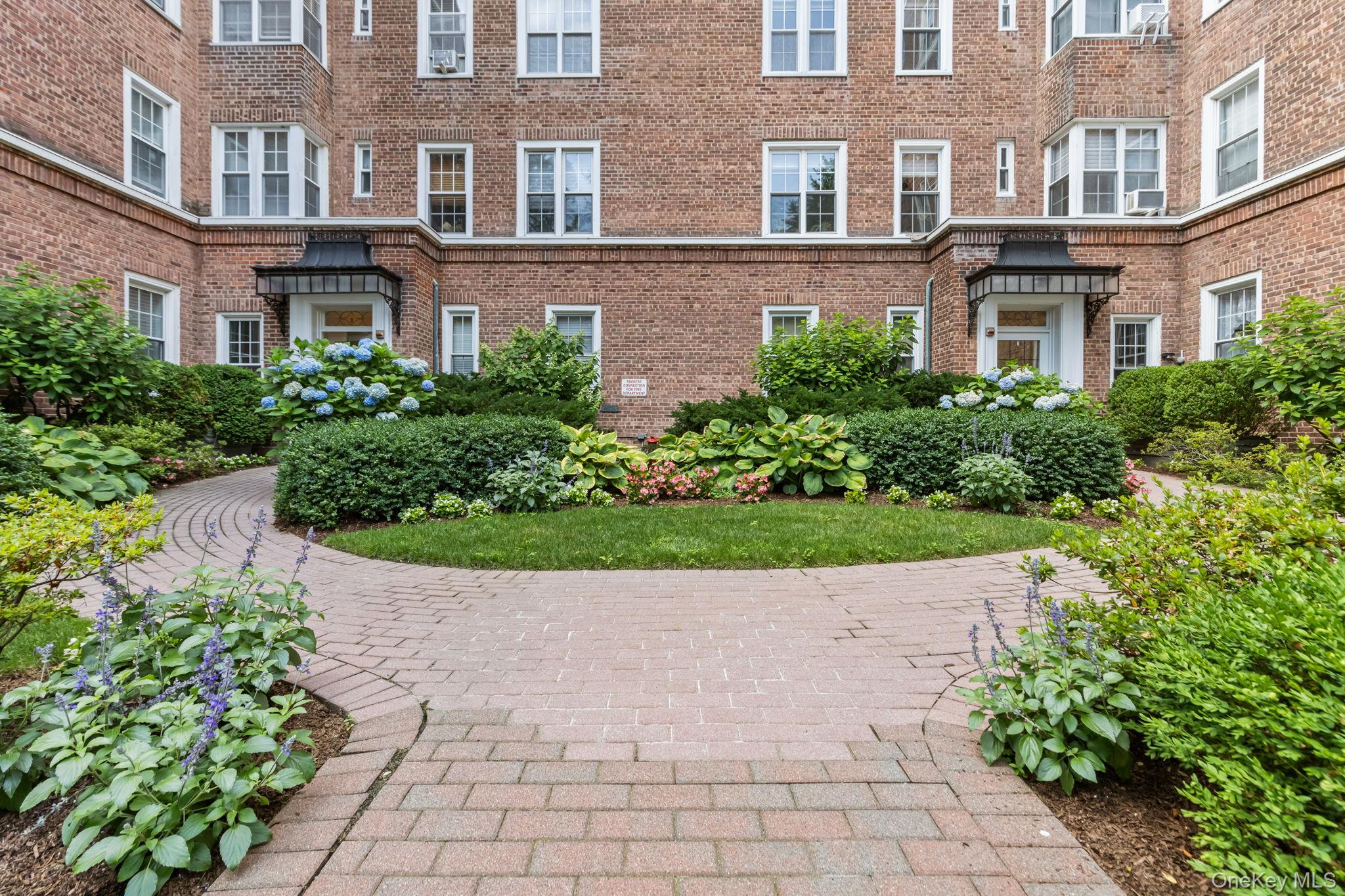 1 Midland Gardens # 4A, Bronxville, NY 10708