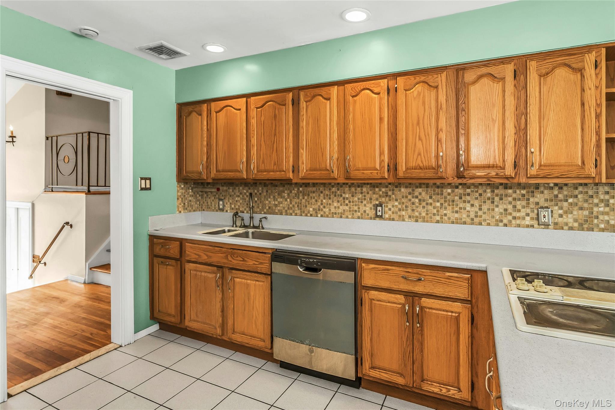 708 Salisbury Park Drive, Westbury, NY 11590