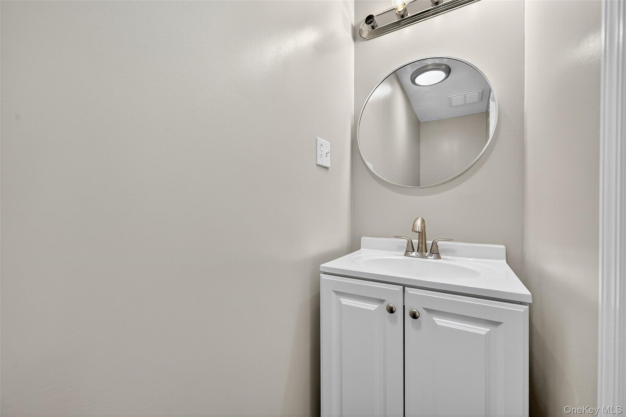 14 Myrtle Avenue, New Windsor, NY 12553