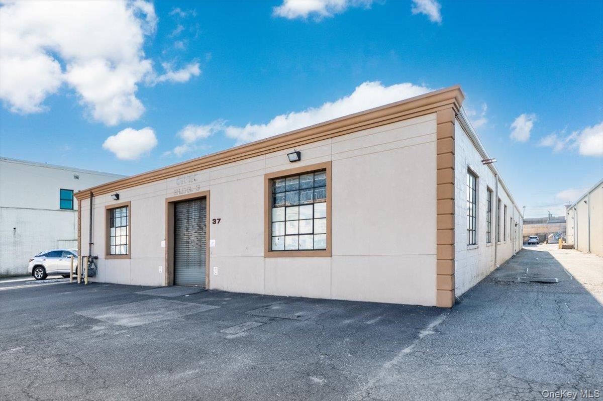 36 Sylvester Street # 2, Westbury, NY 11590