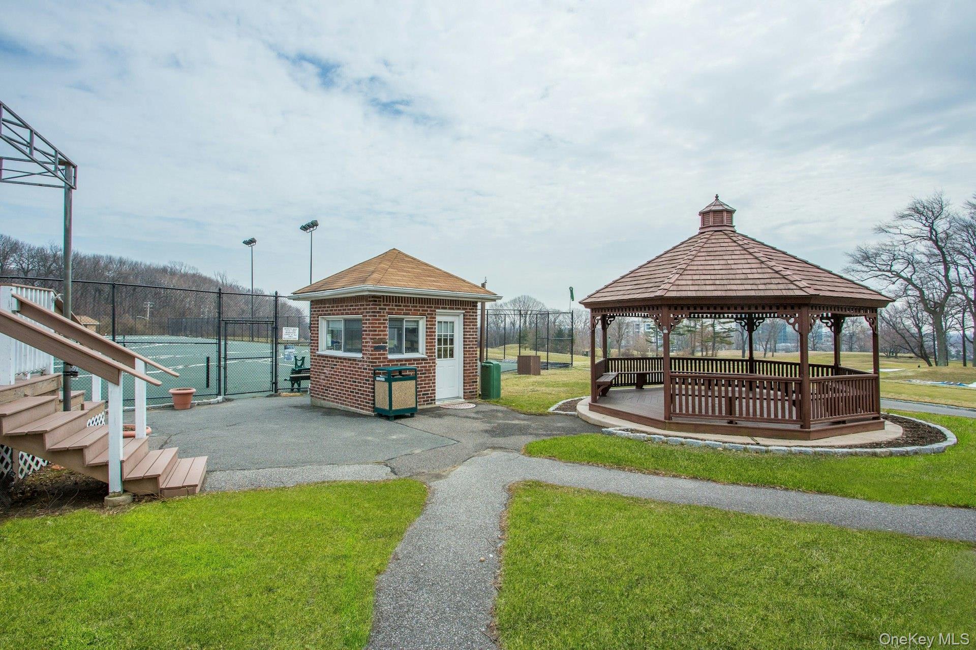 269-10 Grand Central Parkway # 27T, Floral Park, NY 11005