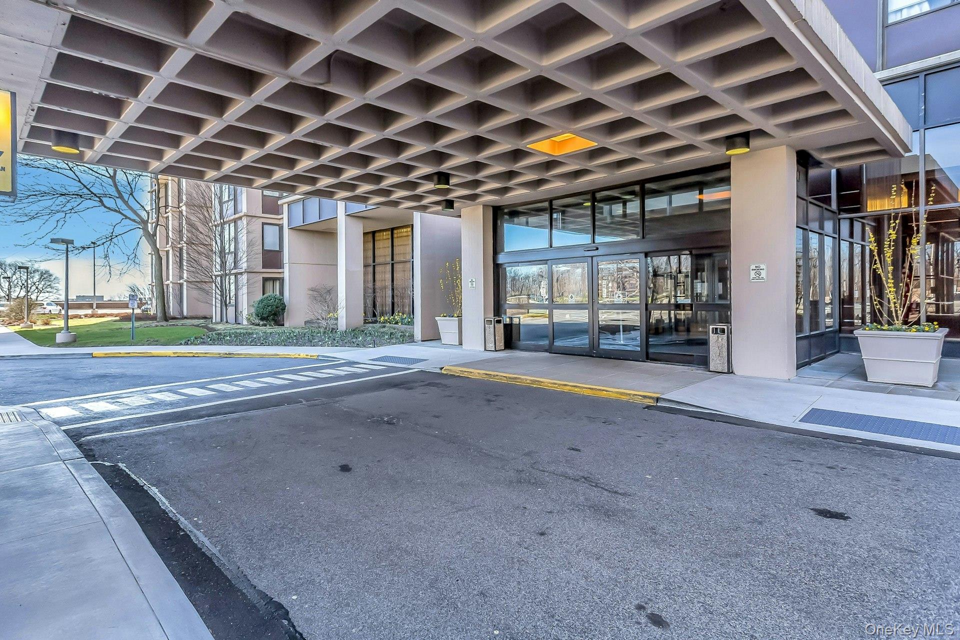 269-10 Grand Central Parkway # 27T, Floral Park, NY 11005