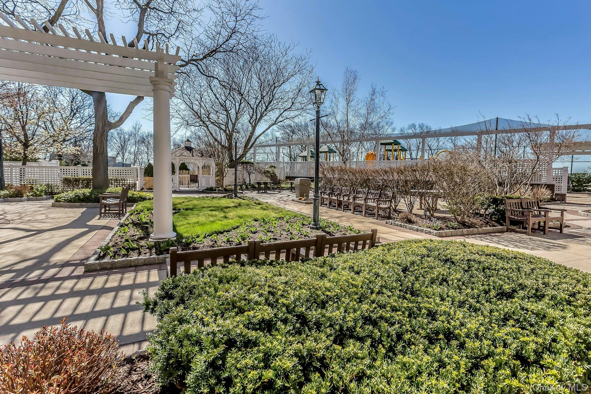 269-10 Grand Central Parkway # 27T, Floral Park, NY 11005