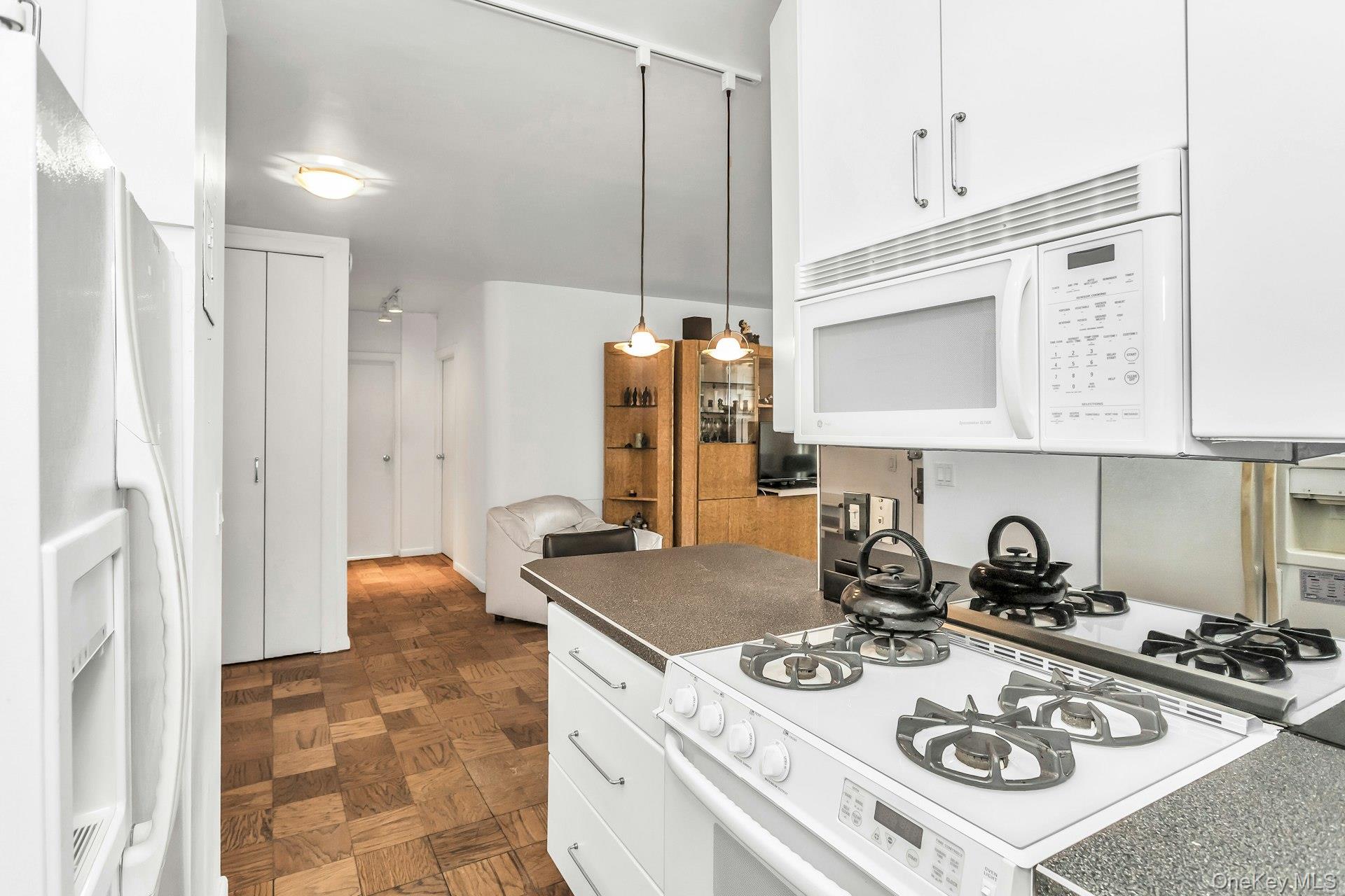 269-10 Grand Central Parkway # 27T, Floral Park, NY 11005