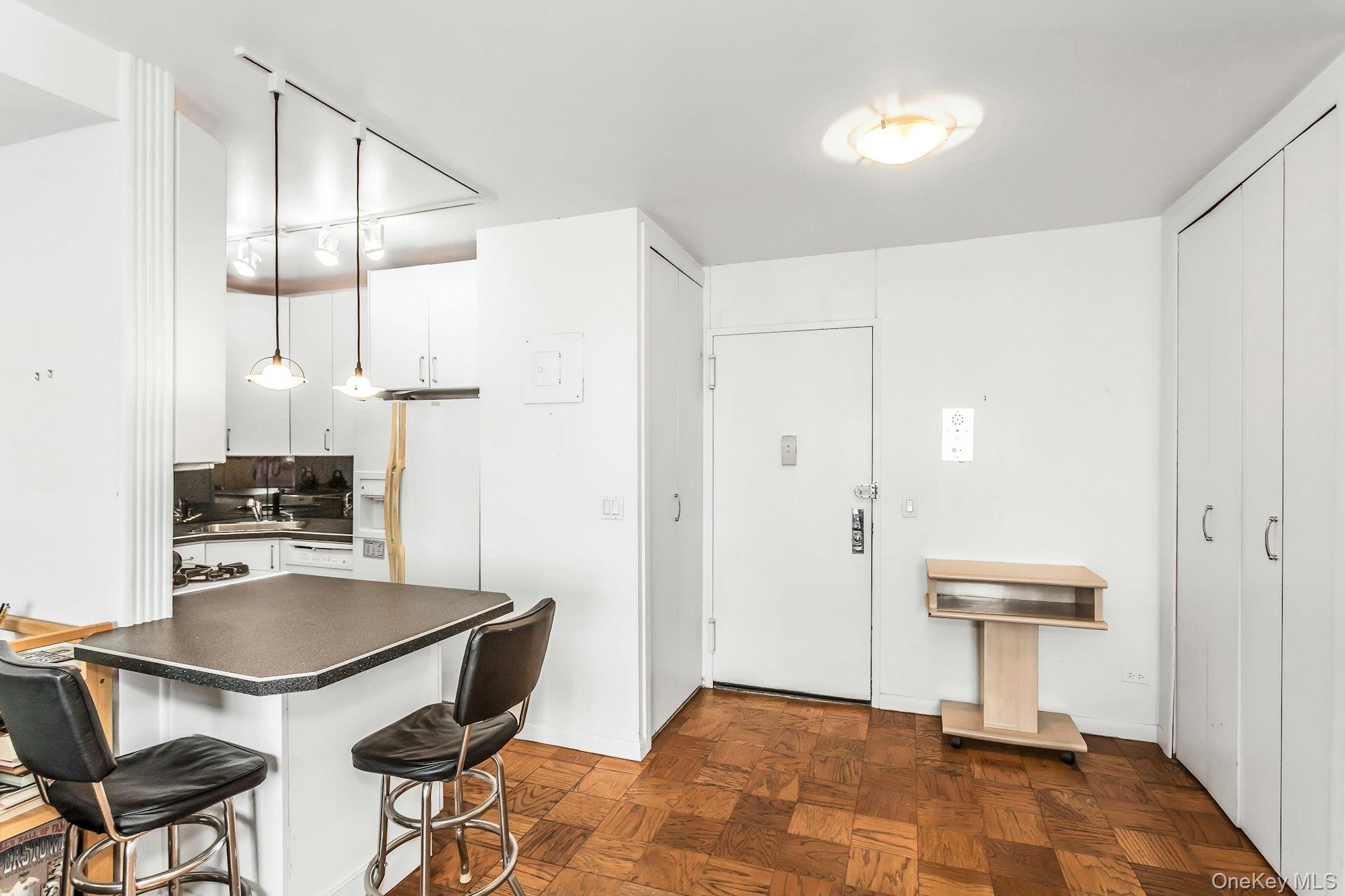 269-10 Grand Central Parkway # 27T, Floral Park, NY 11005