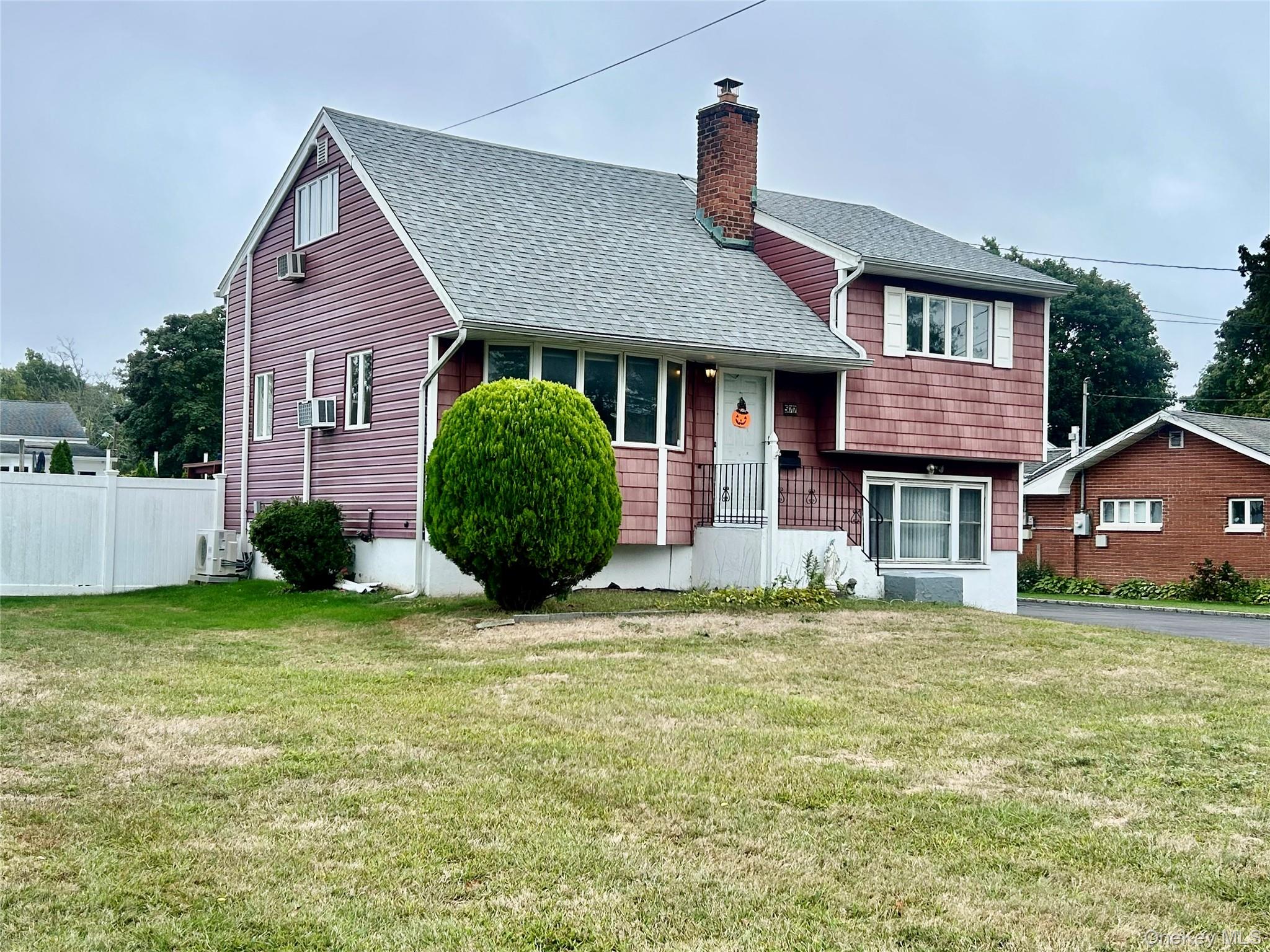 577 Peter Paul Drive, West Islip, NY 11795