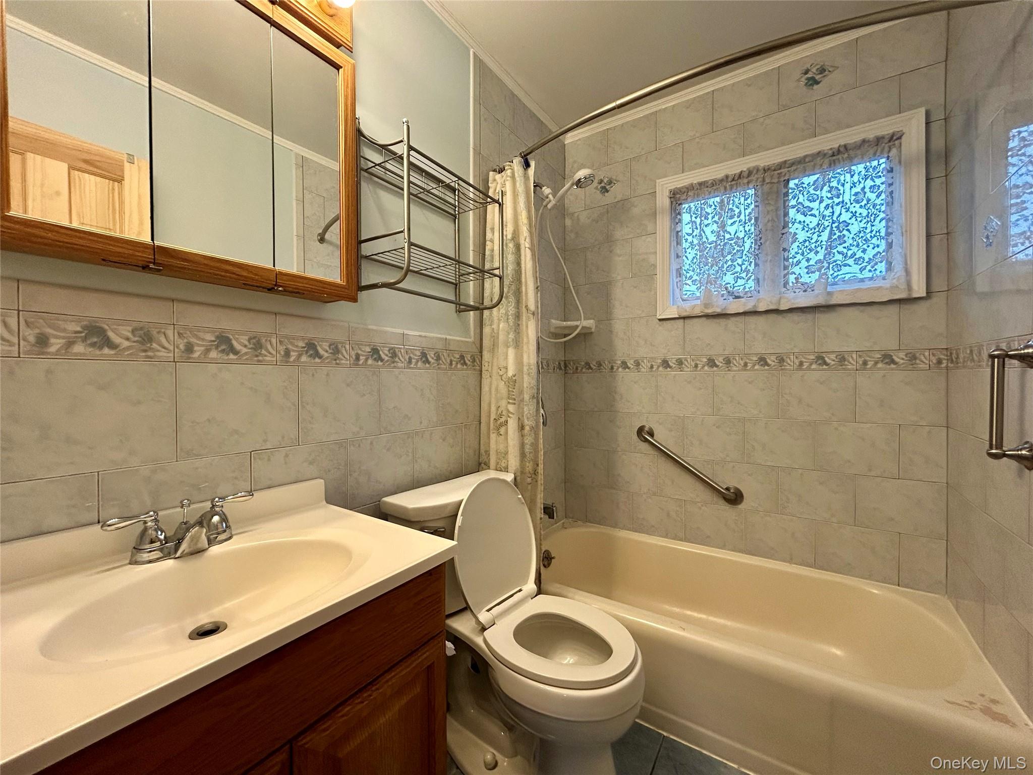 577 Peter Paul Drive, West Islip, NY 11795