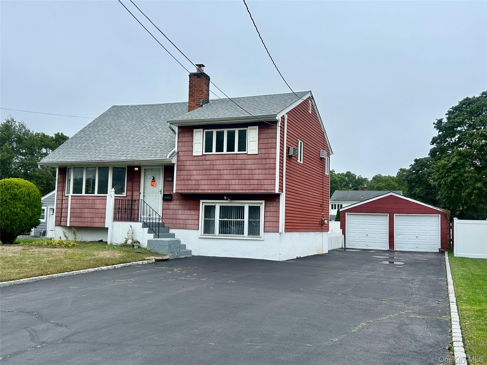 577 Peter Paul Drive, West Islip, NY 11795