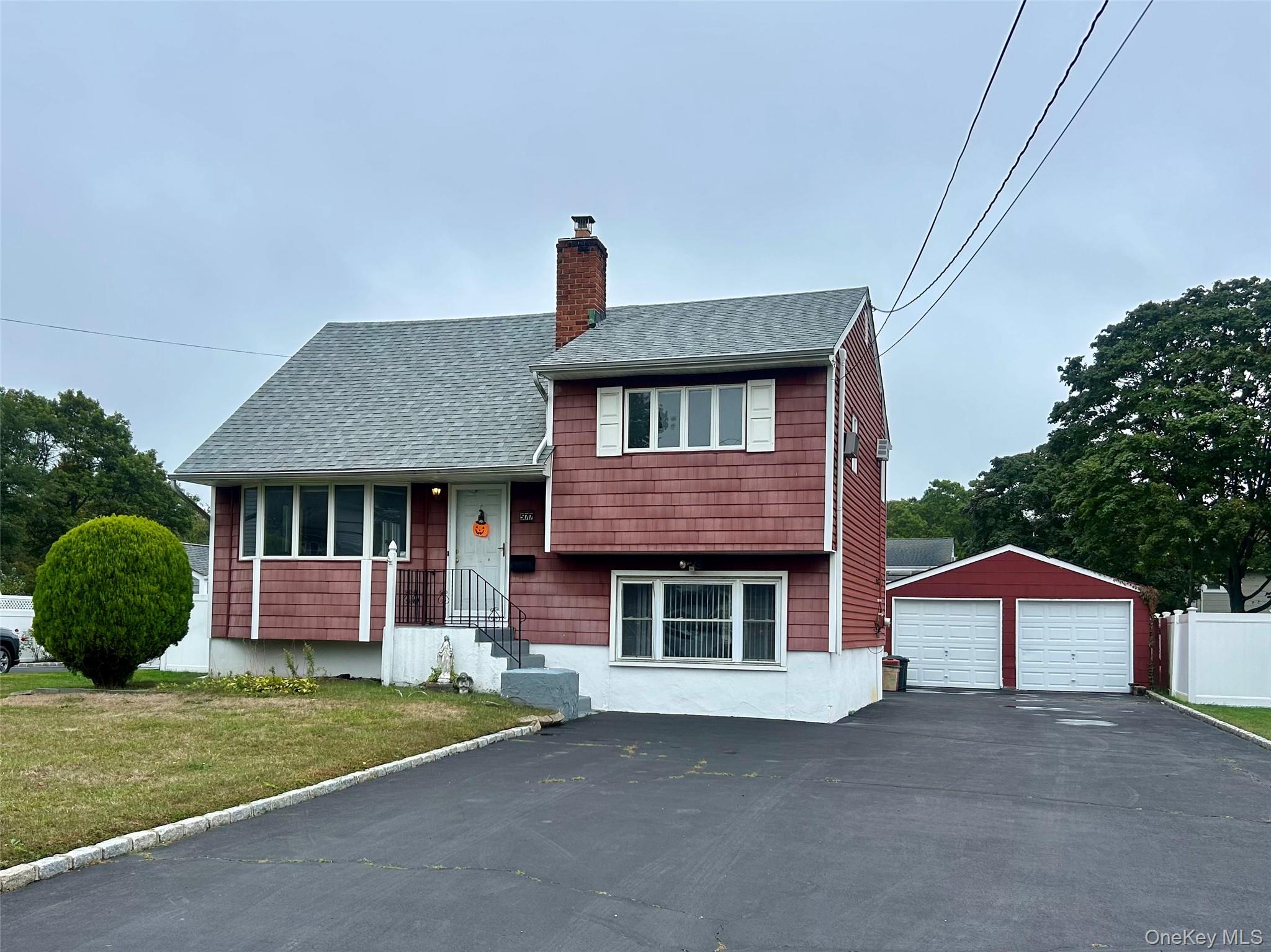 577 Peter Paul Drive, West Islip, NY 11795