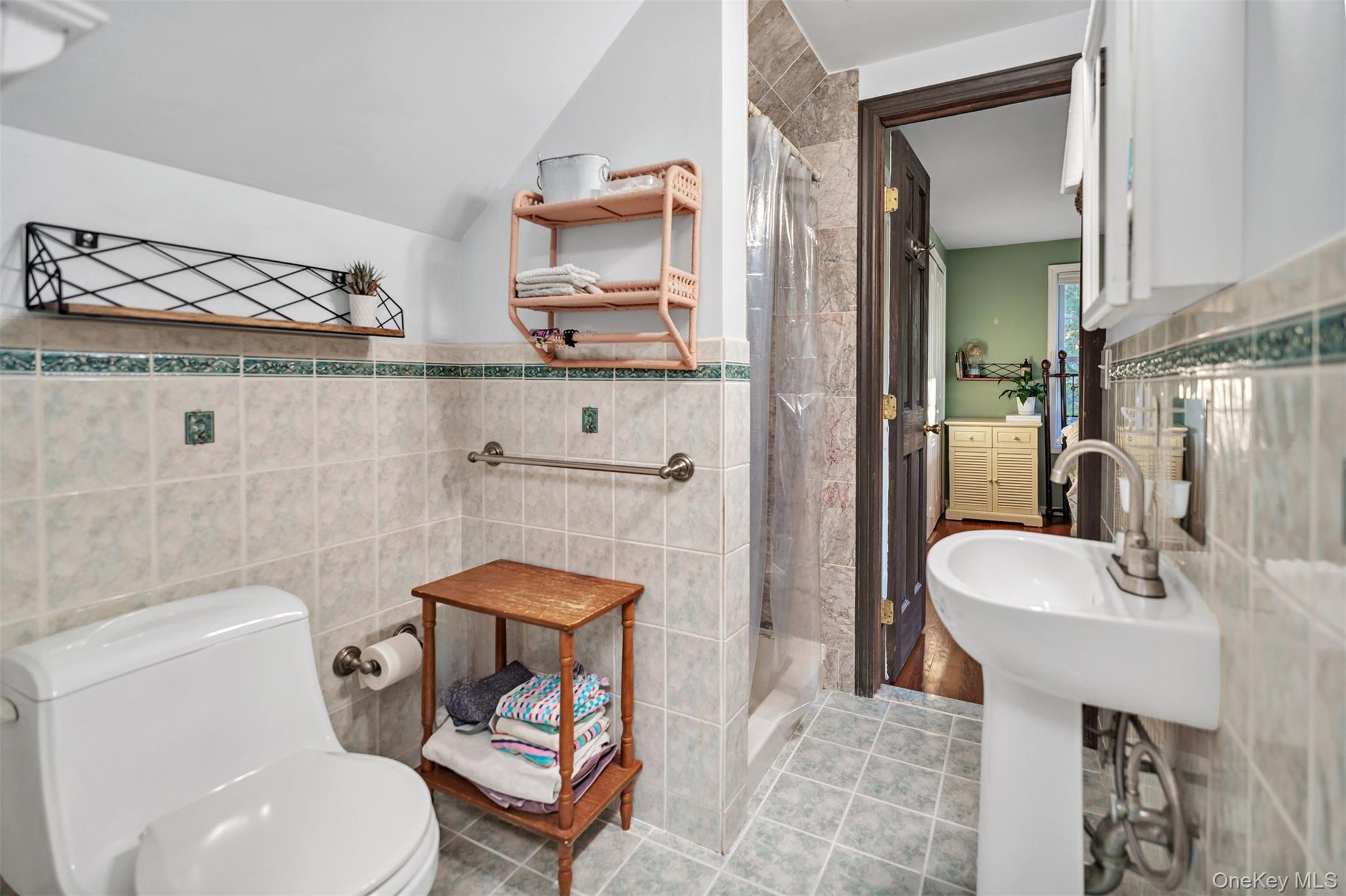 81 Beach Road, Wading River, NY 11792