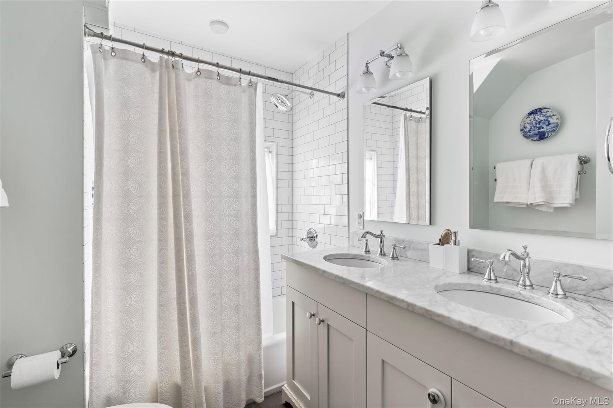 212 Pondfield Road W, Bronxville, NY 10708