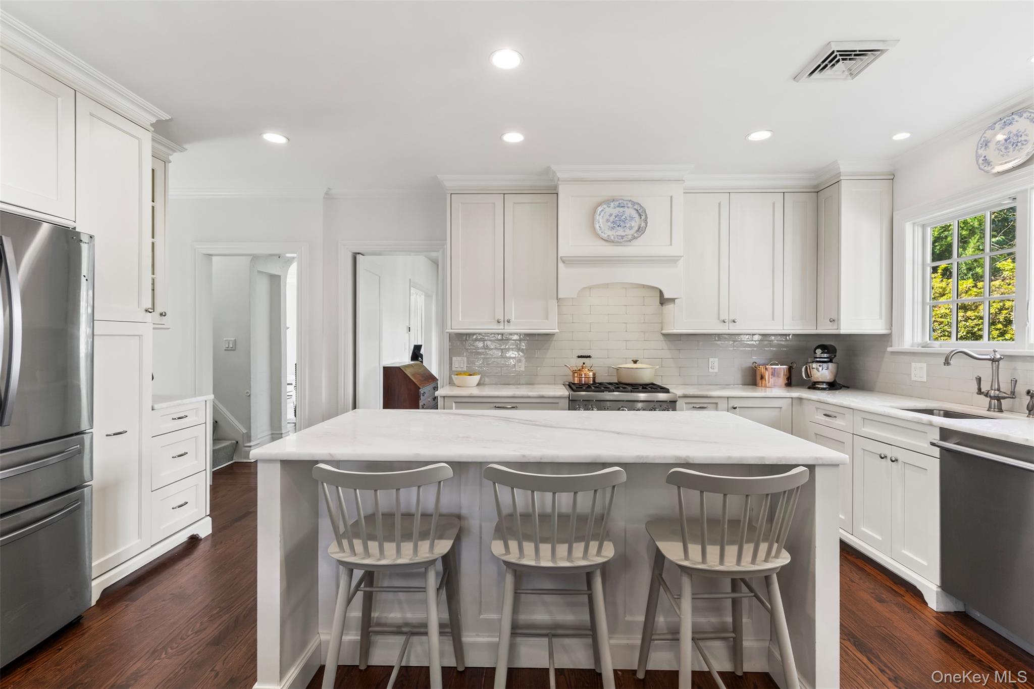 212 Pondfield Road W, Bronxville, NY 10708