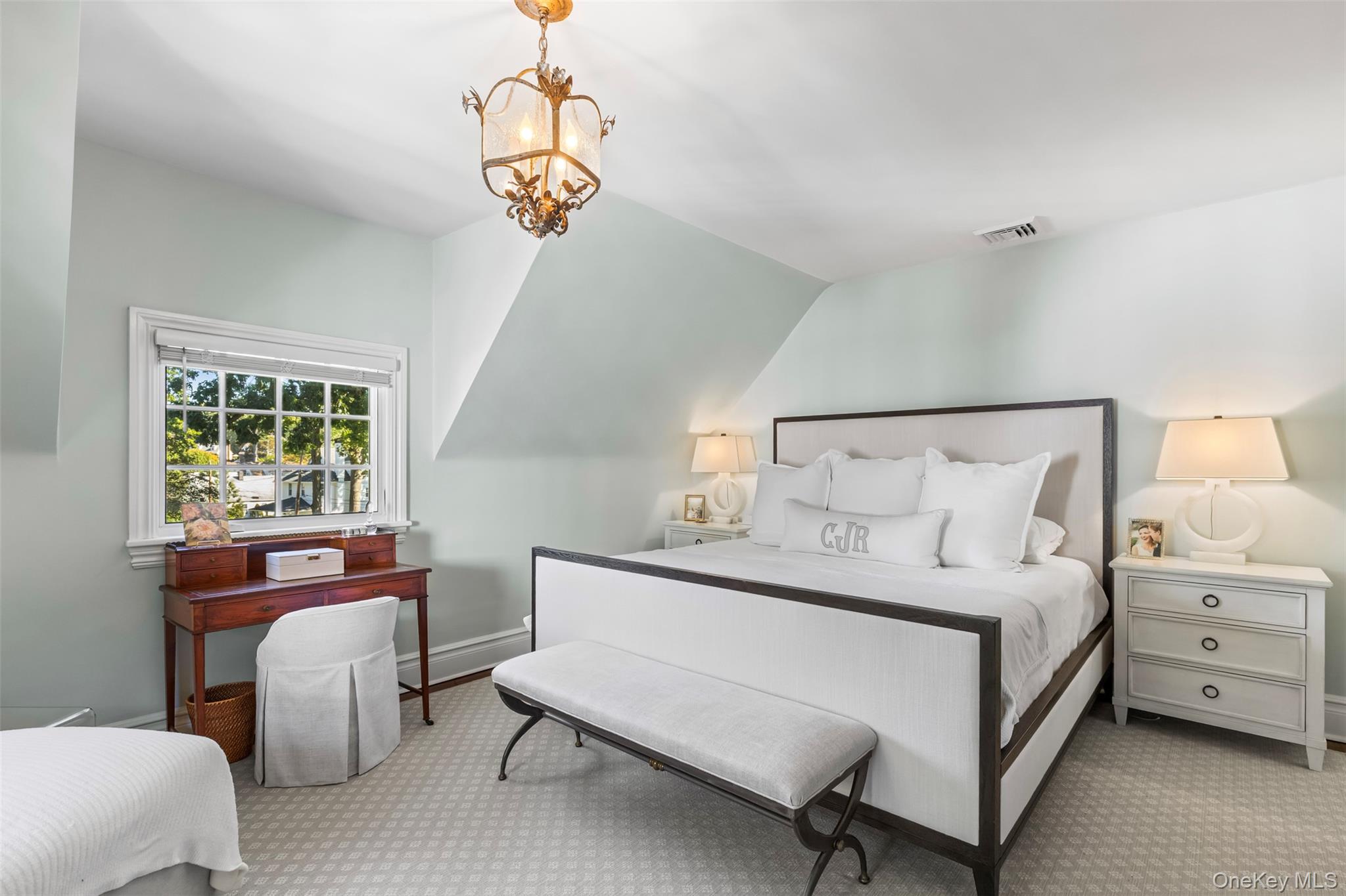 212 Pondfield Road W, Bronxville, NY 10708