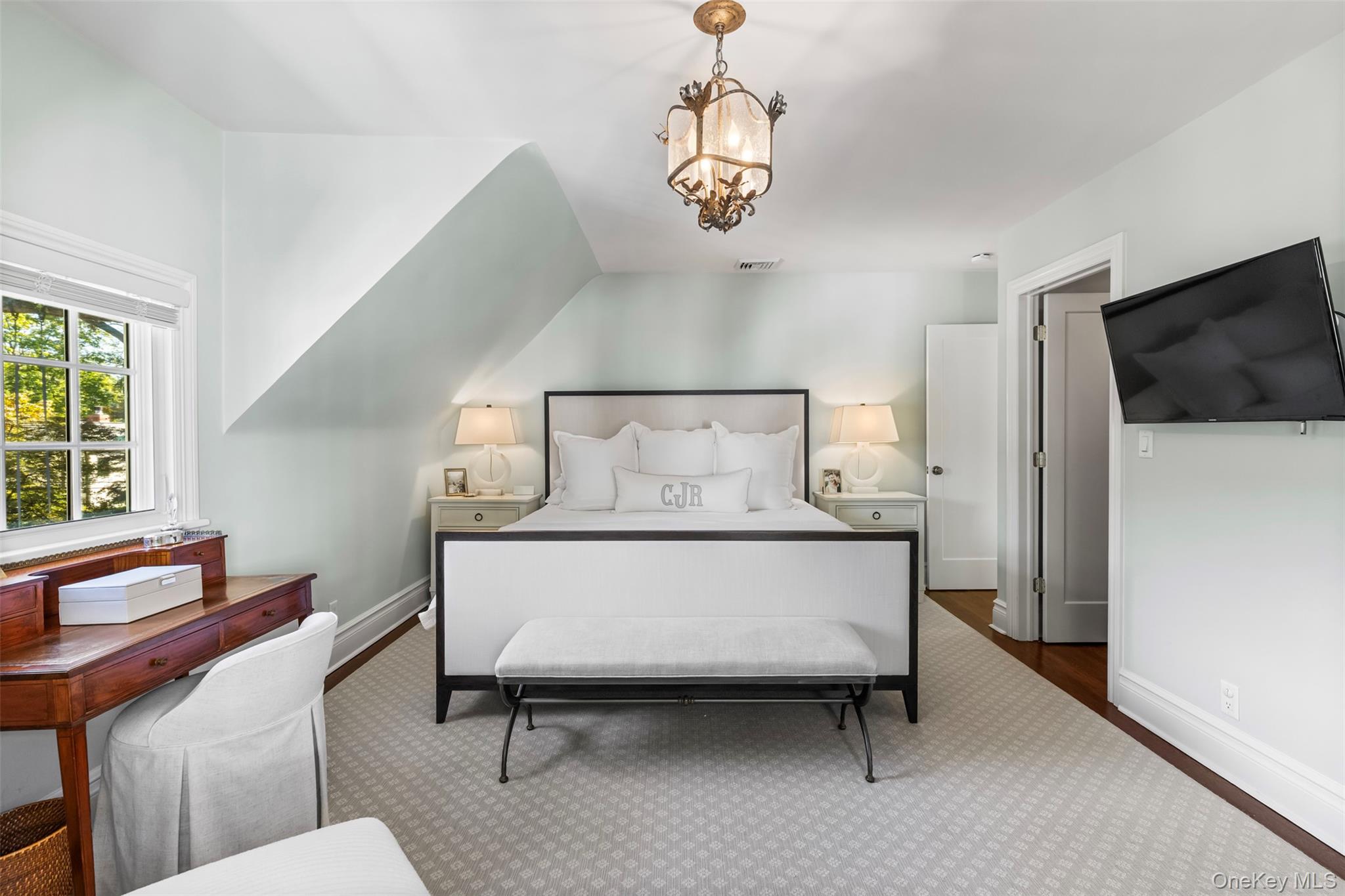 212 Pondfield Road W, Bronxville, NY 10708