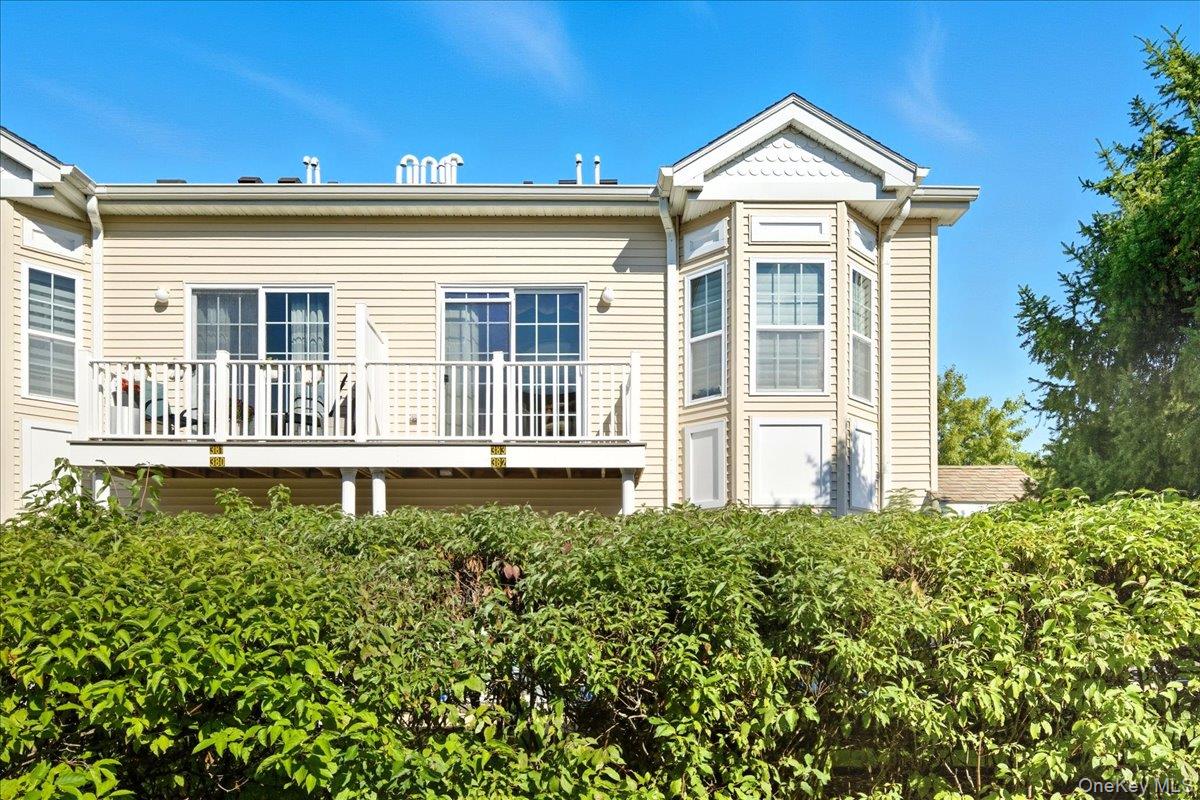 383 Summer Court, East Meadow, NY 11554